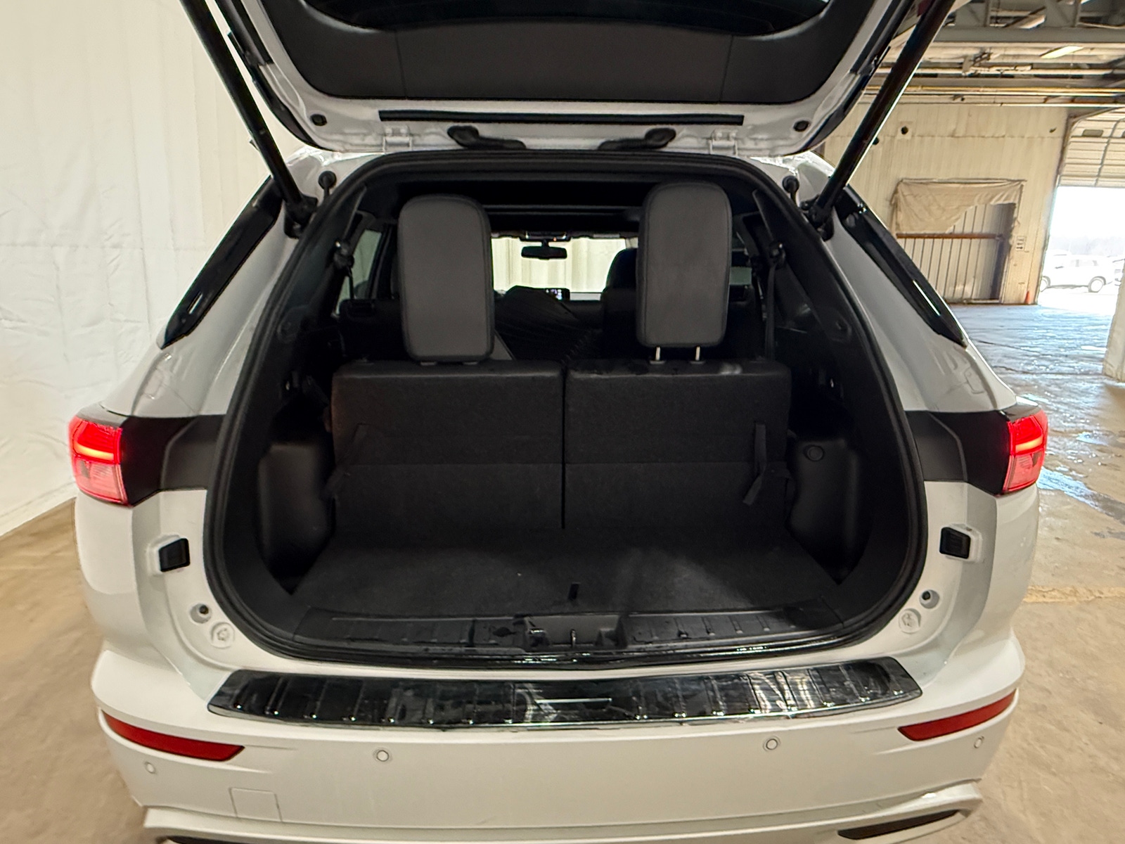 Thumbnail: 2022 Mitsubishi Outlander - 6