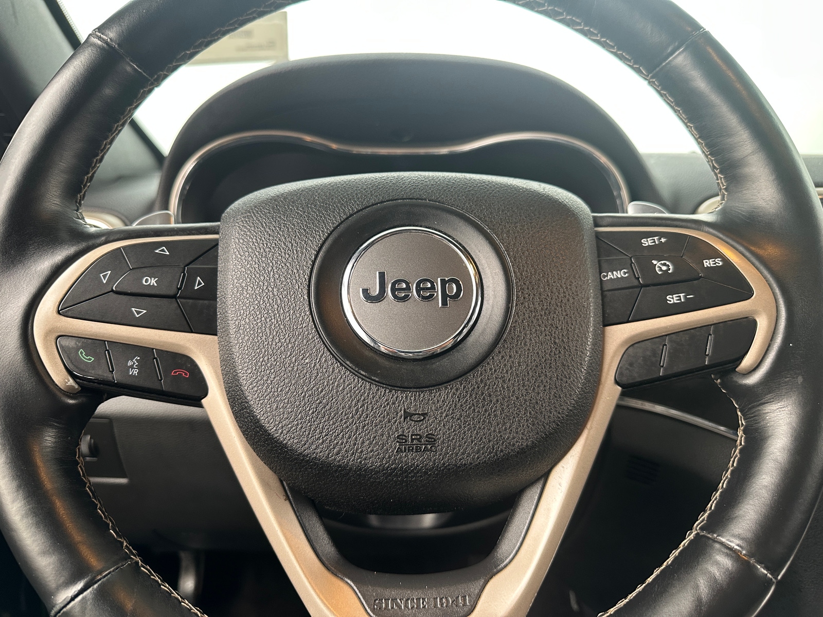 Thumbnail: 2017 Jeep Grand Cherokee - 4