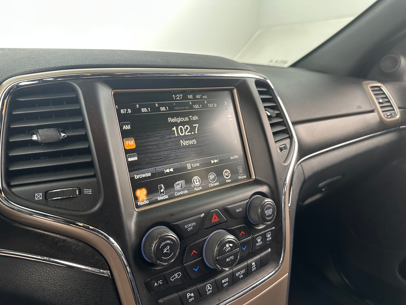 Thumbnail: 2017 Jeep Grand Cherokee - 3