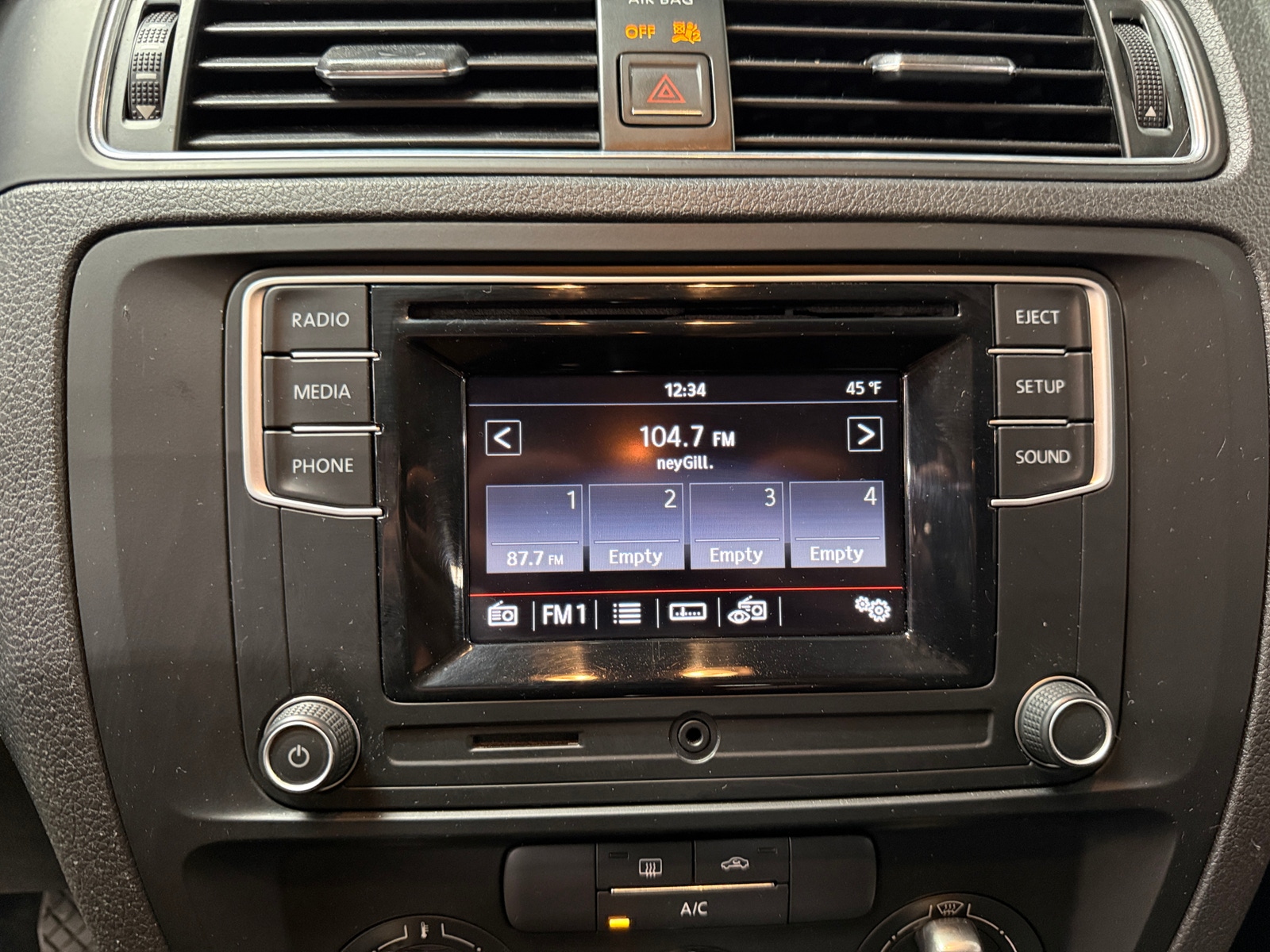 Thumbnail: 2017 Volkswagen Jetta - 4