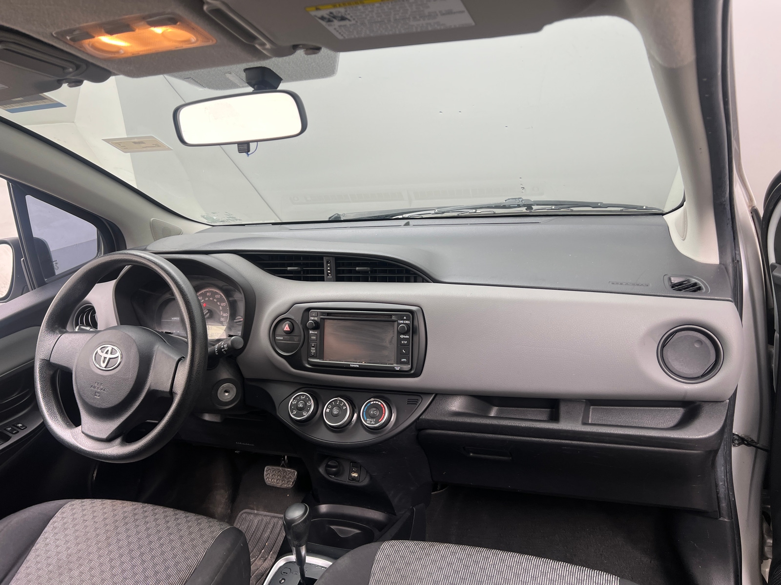 Thumbnail: 2015 Toyota Yaris - 3