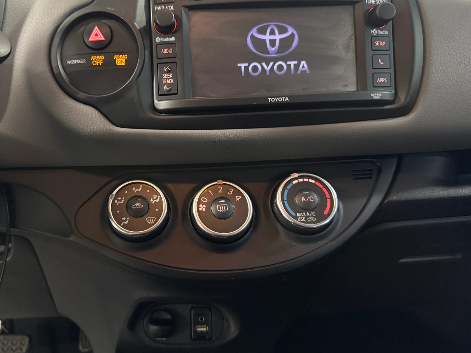 Thumbnail: 2015 Toyota Yaris - 4