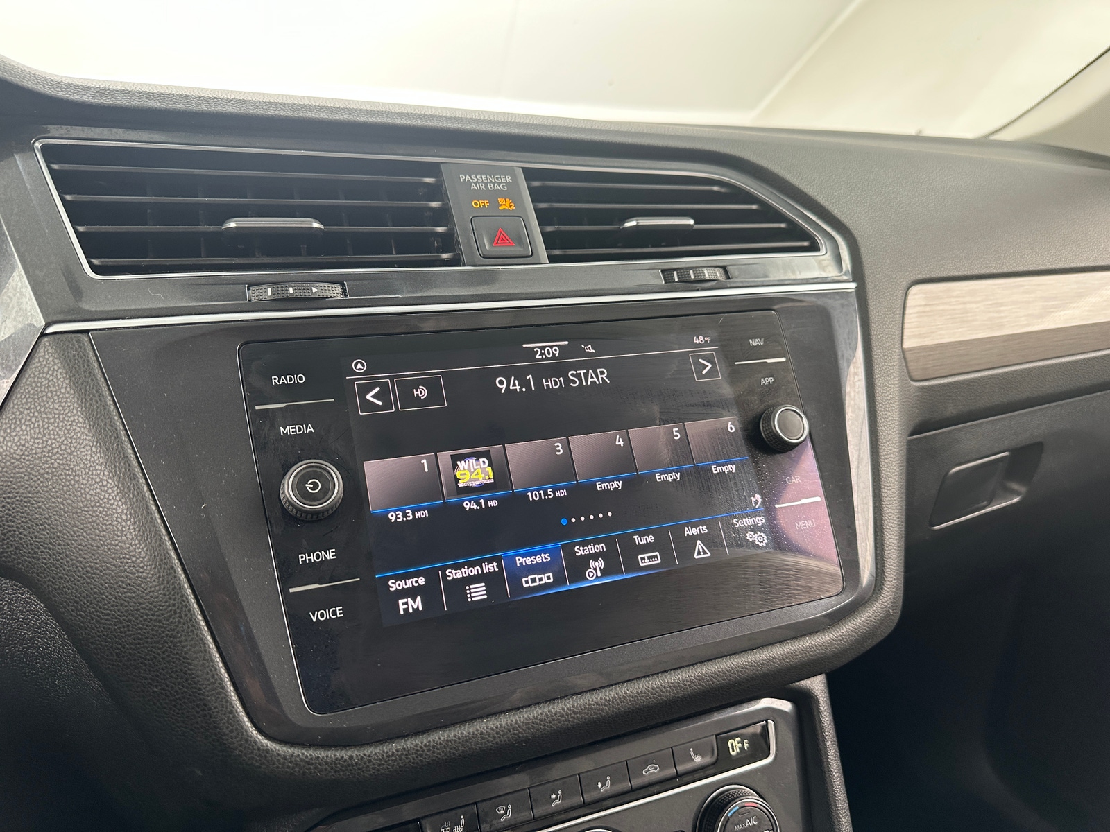 Thumbnail: 2021 Volkswagen Tiguan - 3