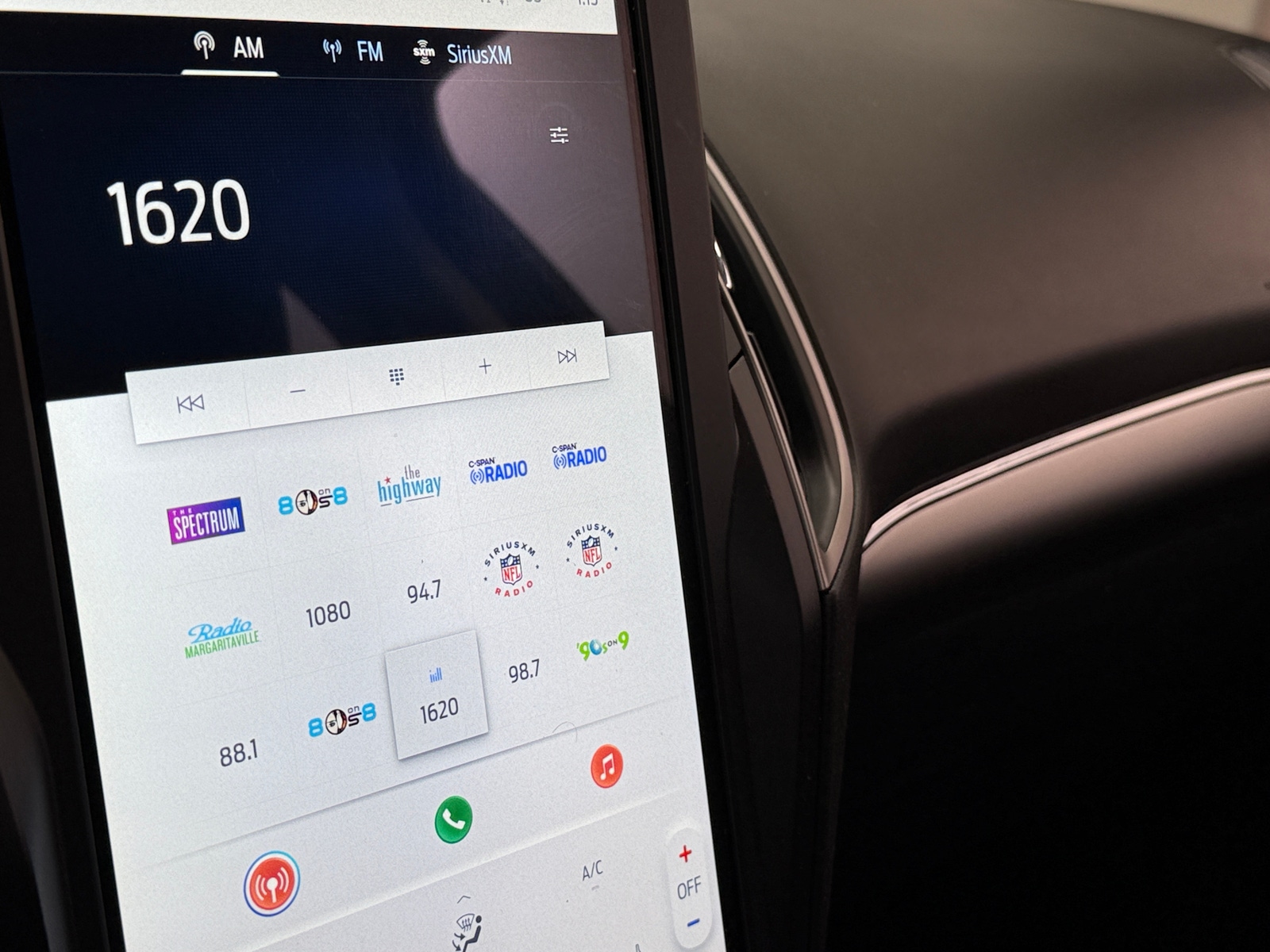 Thumbnail: 2022 Ford Edge - 3