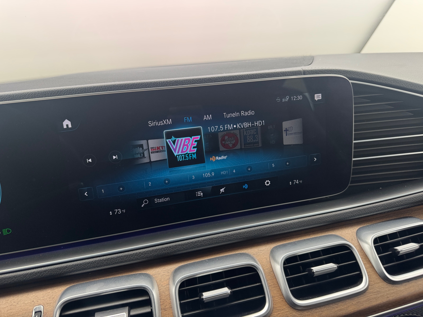 Thumbnail: 2020 Mercedes-Benz GLE - 3