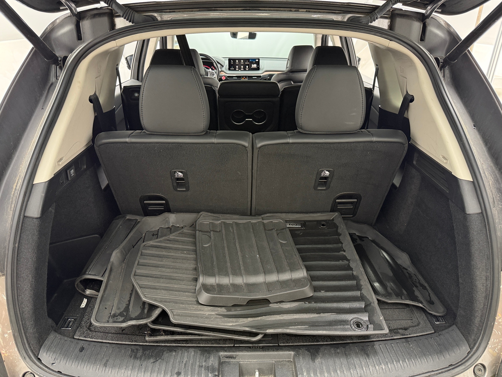 Thumbnail: 2022 Acura MDX - 6