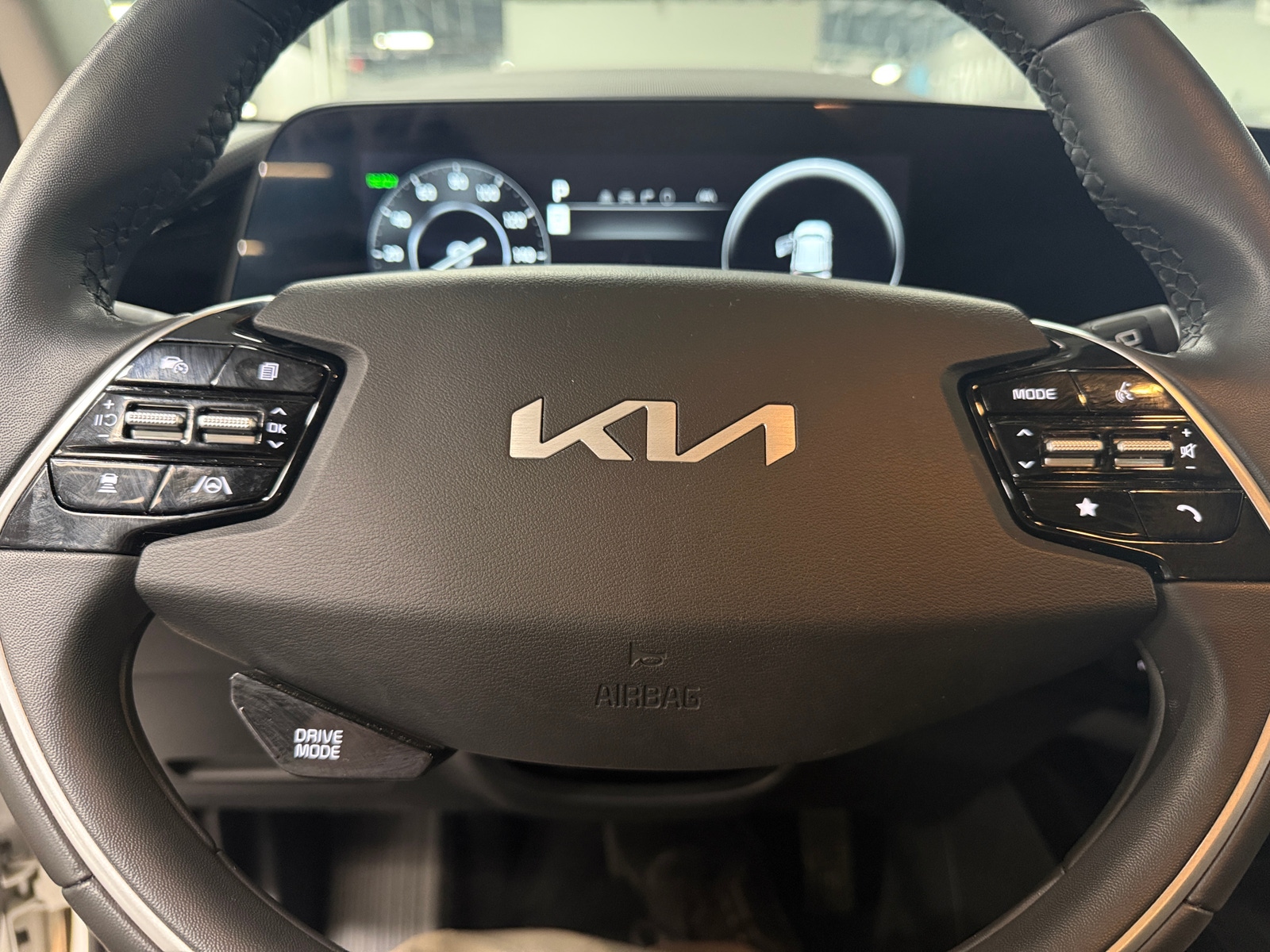 Thumbnail: 2023 Kia Niro - 5