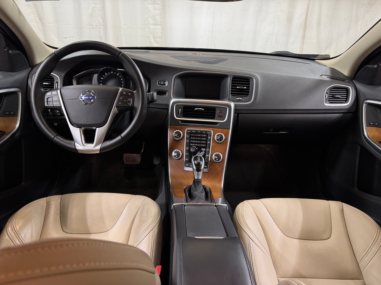 Thumbnail: 2017 Volvo S60 - 2