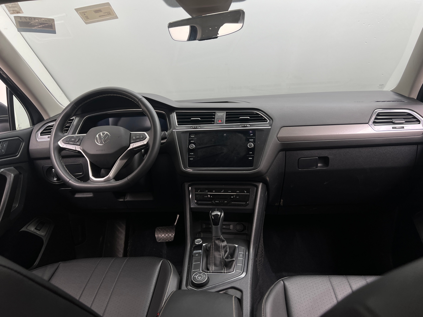 Thumbnail: 2022 Volkswagen Tiguan - 2