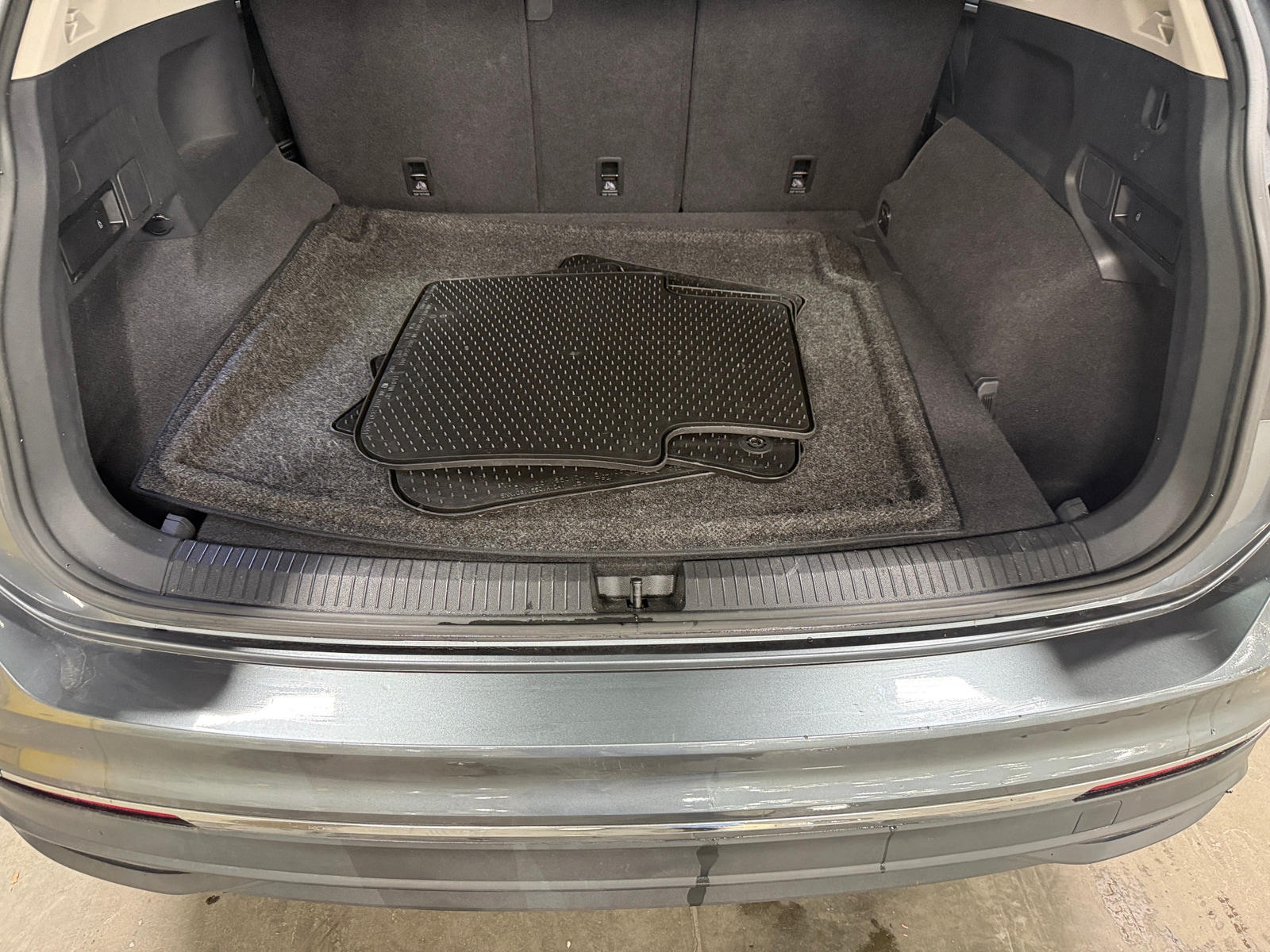 Thumbnail: 2022 Volkswagen Tiguan - 6