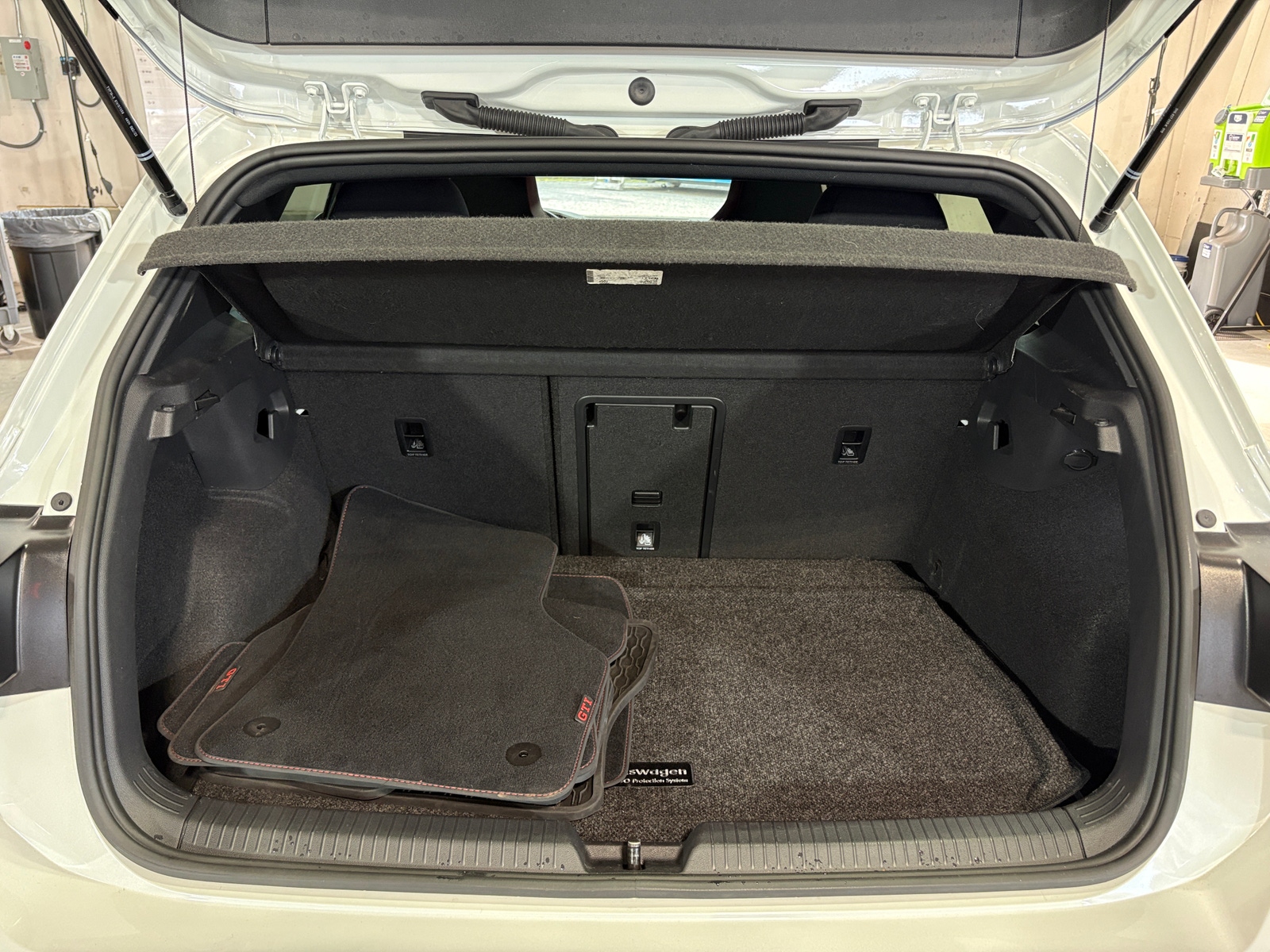 Thumbnail: 2023 Volkswagen Golf - 7