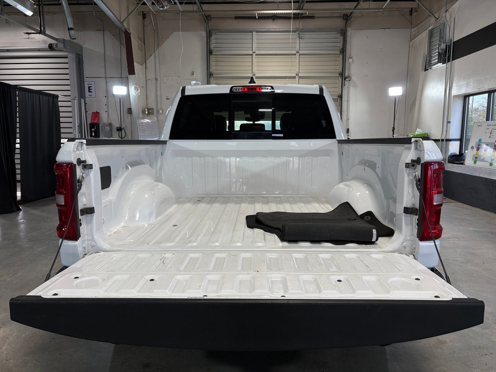 Thumbnail: 2025 RAM 1500 - 6