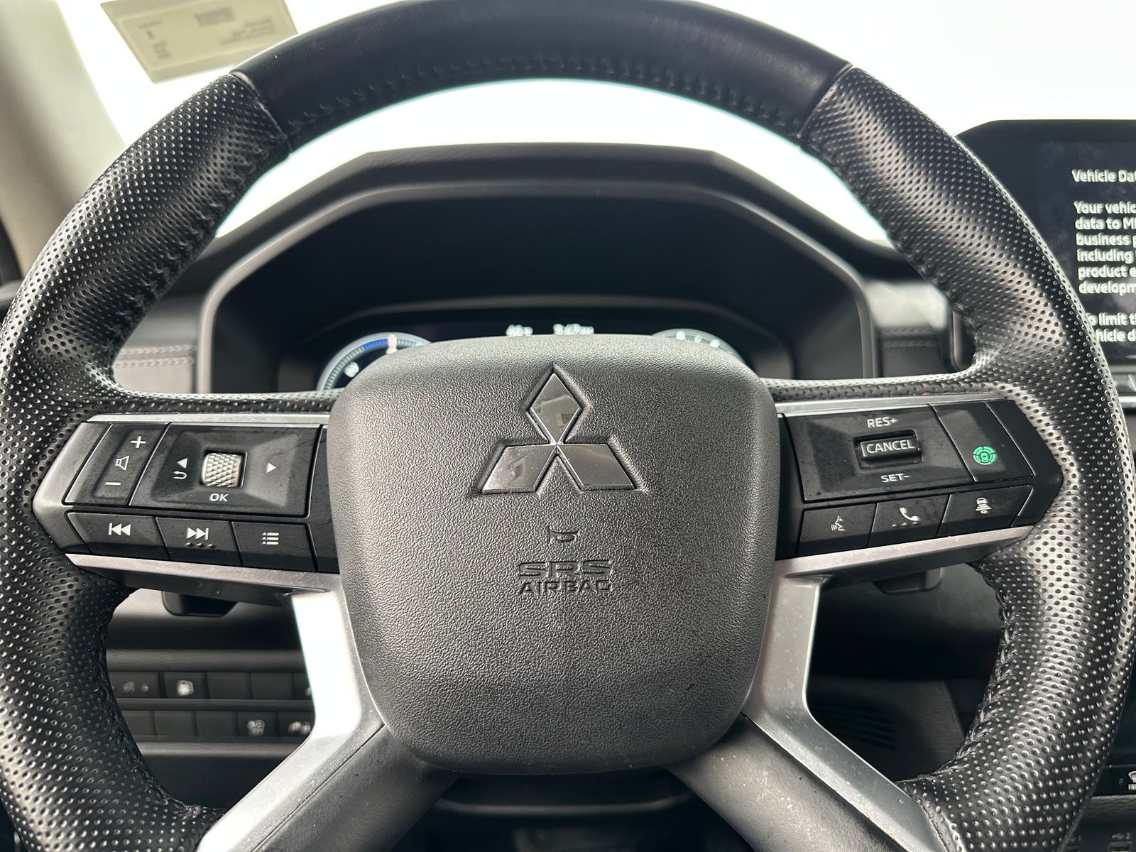 Thumbnail: 2023 Mitsubishi Outlander - 4