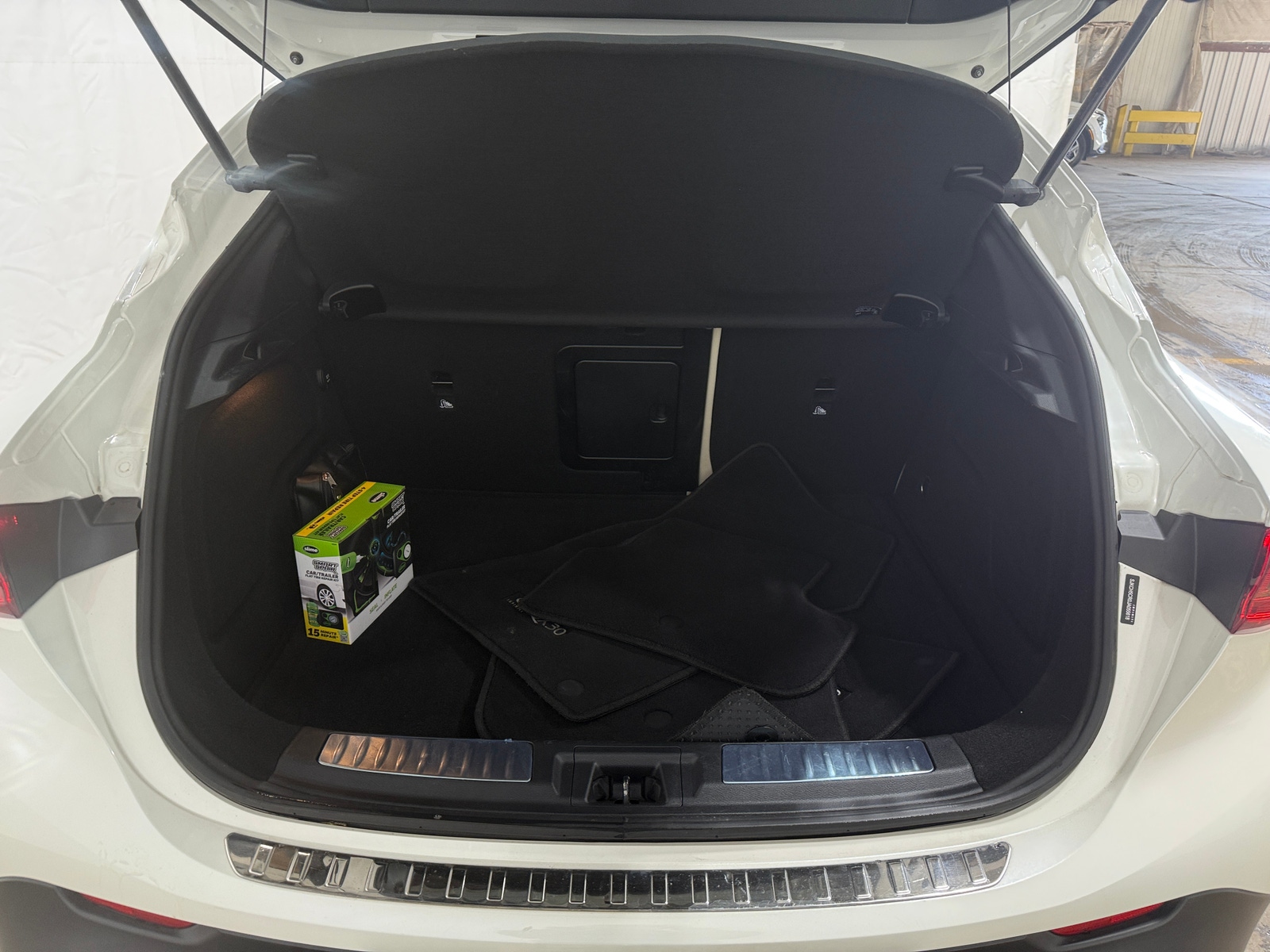 Thumbnail: 2018 INFINITI QX30 - 6