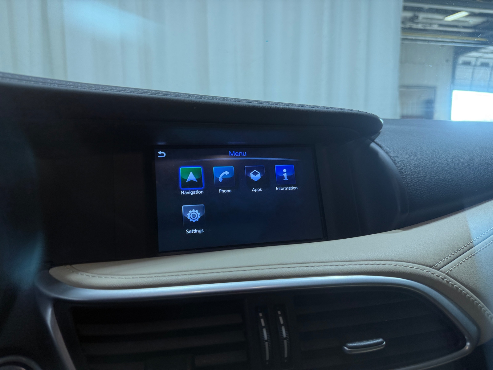 Thumbnail: 2018 INFINITI QX30 - 3