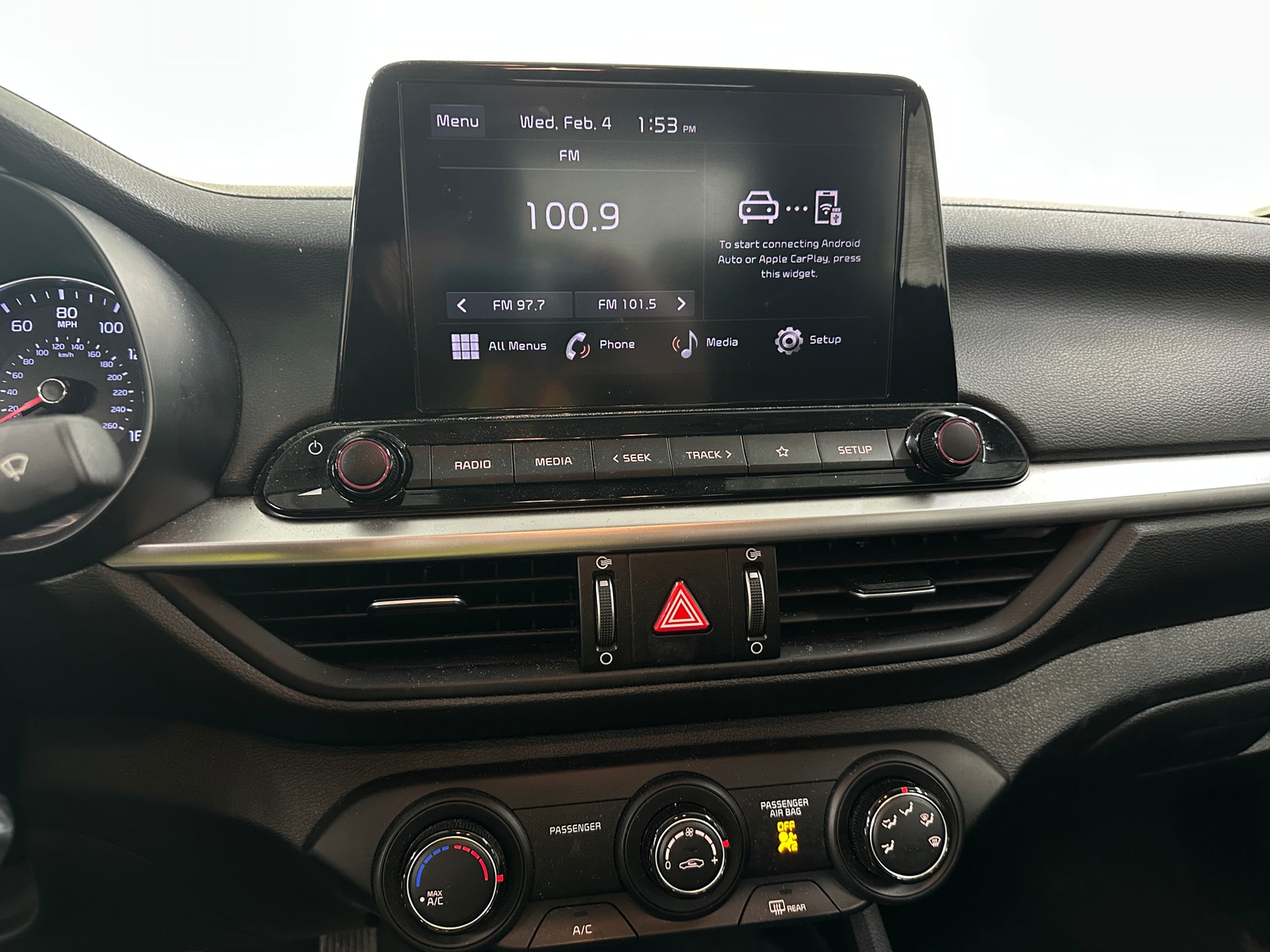 Thumbnail: 2024 Kia Forte - 4