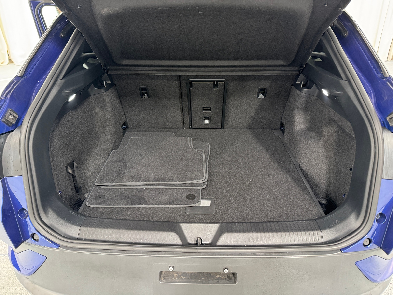 Thumbnail: 2021 Volkswagen ID.4 - 6