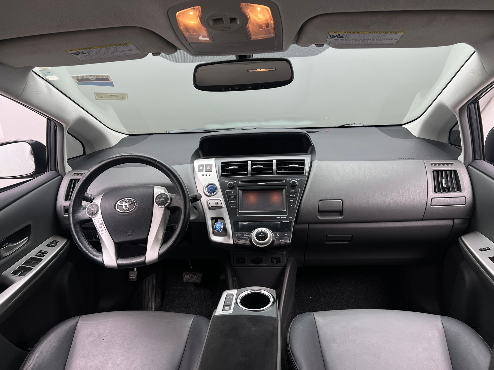 Thumbnail: 2013 Toyota Prius v - 3