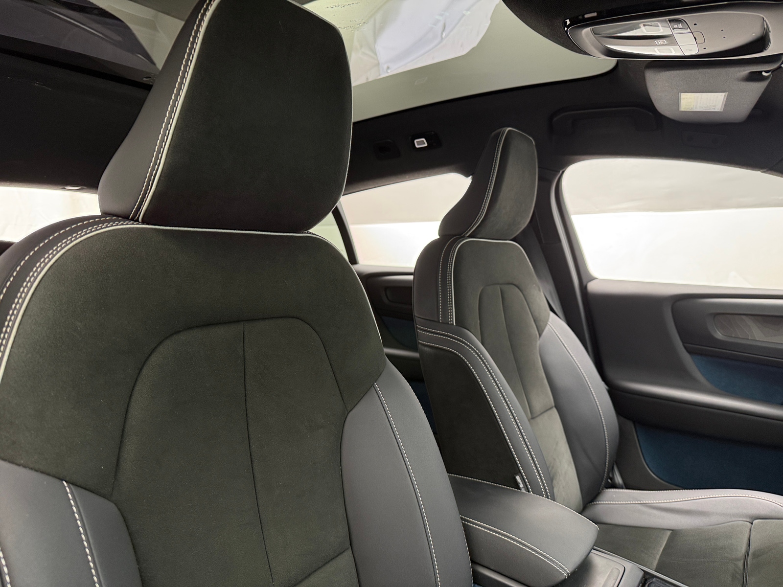 Thumbnail: 2022 Volvo C40 - 2