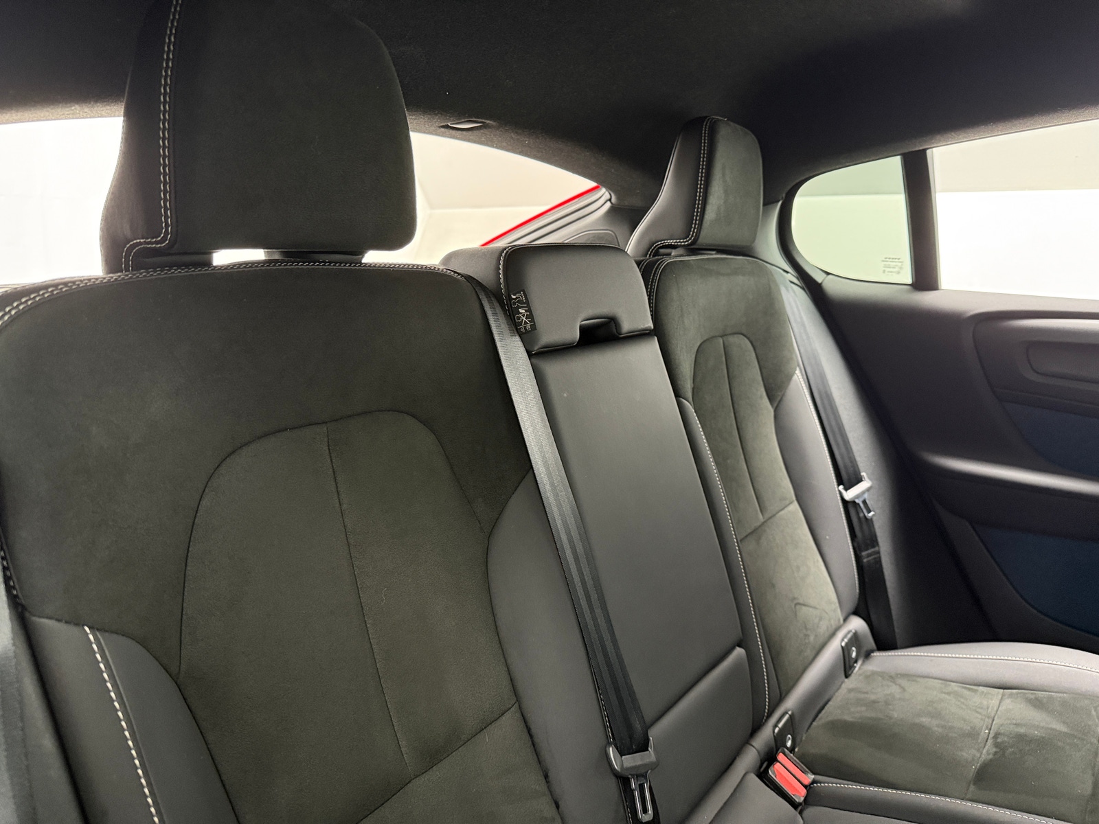 Thumbnail: 2022 Volvo C40 - 6