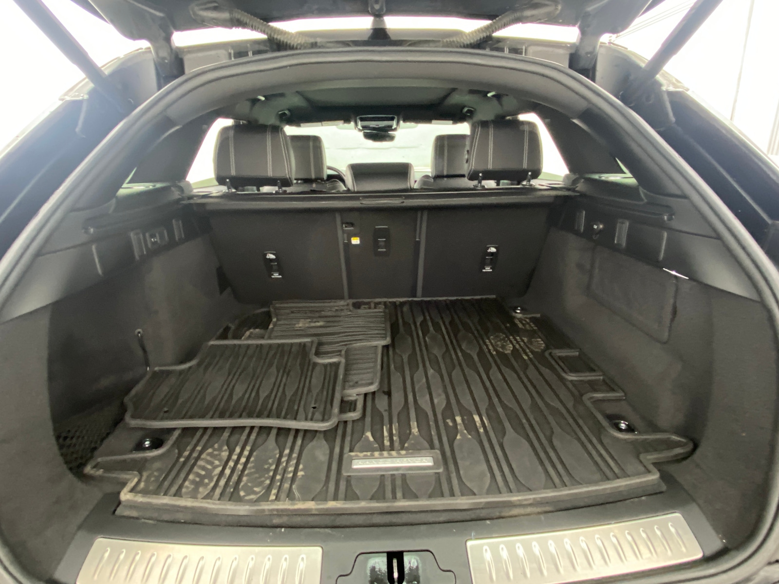 Thumbnail: 2021 Land Rover Range Rover Velar - 6