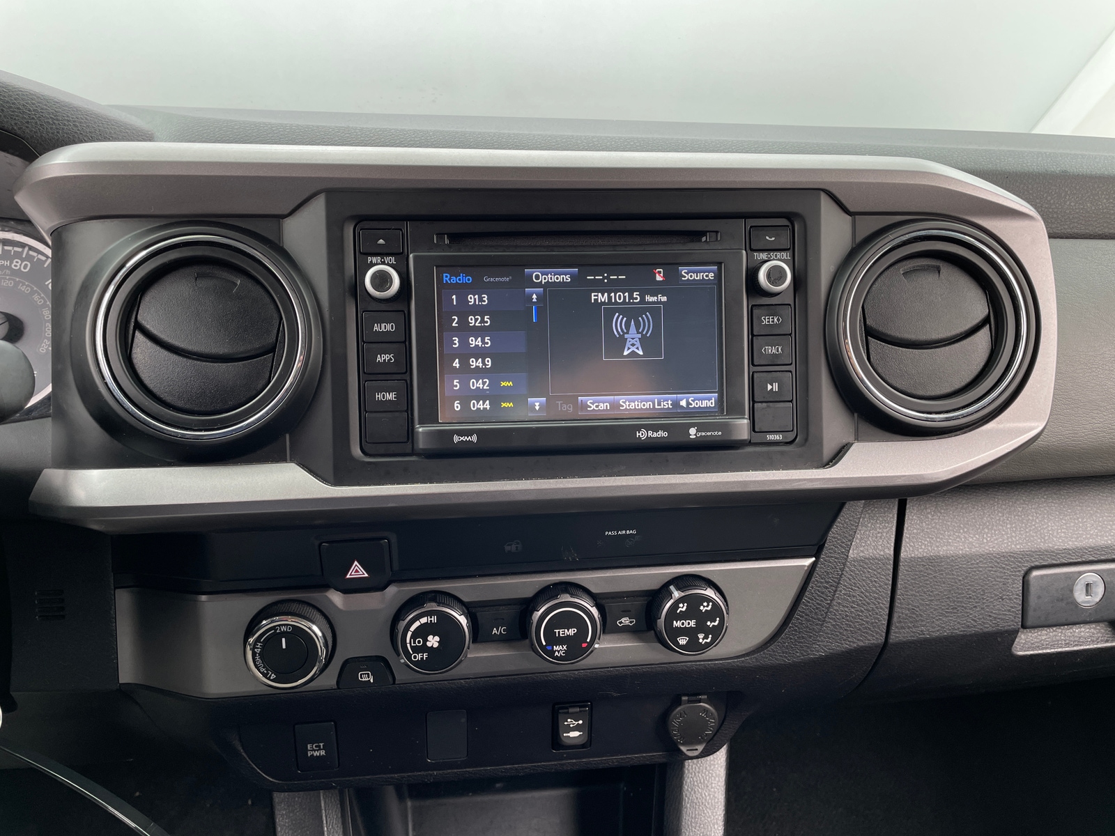 Thumbnail: 2019 Toyota Tacoma - 4