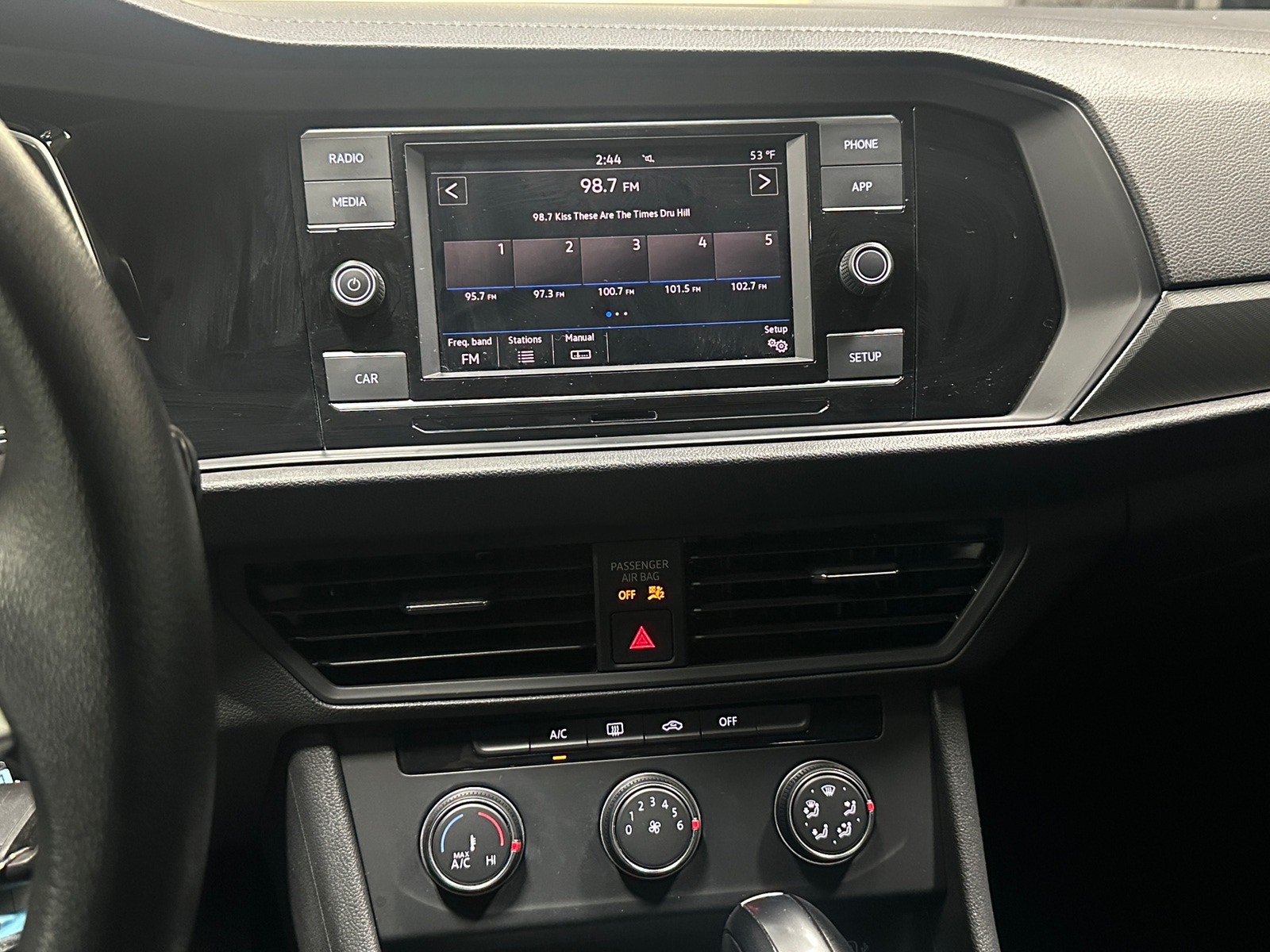 Thumbnail: 2019 Volkswagen Jetta - 4