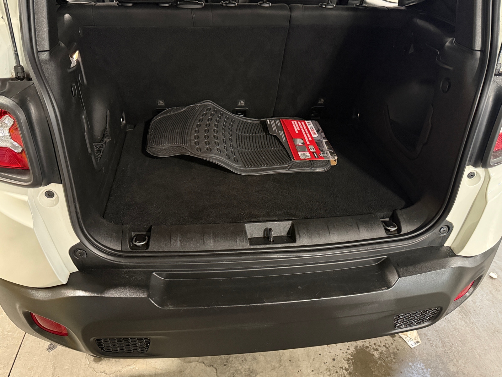 Thumbnail: 2019 Jeep Renegade - 7