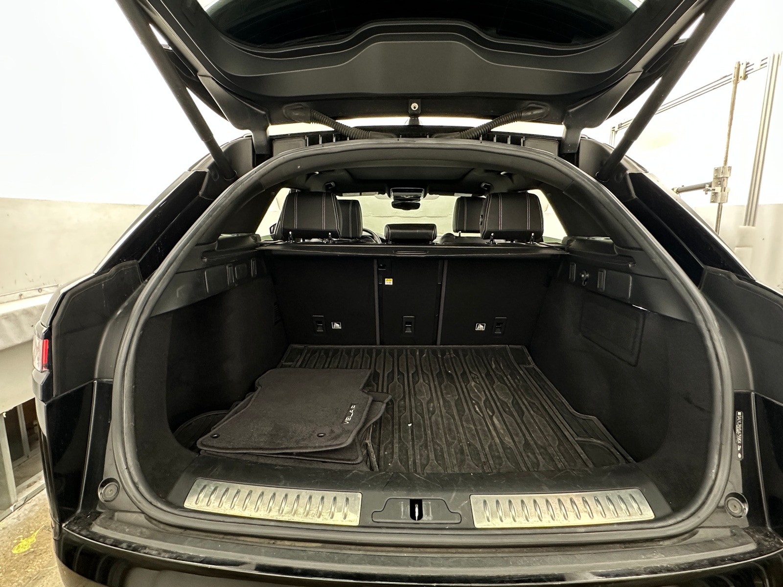 Thumbnail: 2018 Land Rover Range Rover Velar - 6