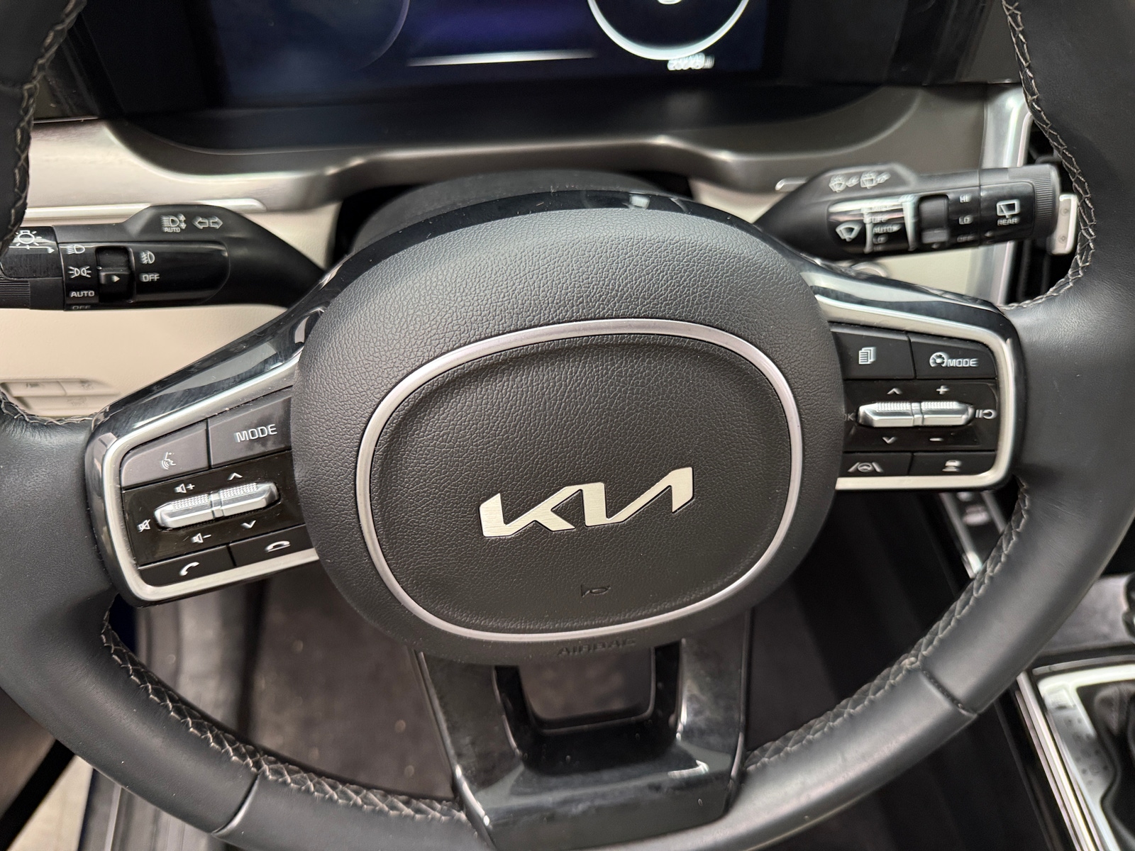 Thumbnail: 2023 Kia Sorento - 4