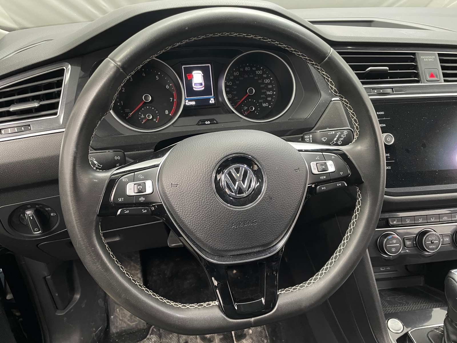 Thumbnail: 2021 Volkswagen Tiguan - 4