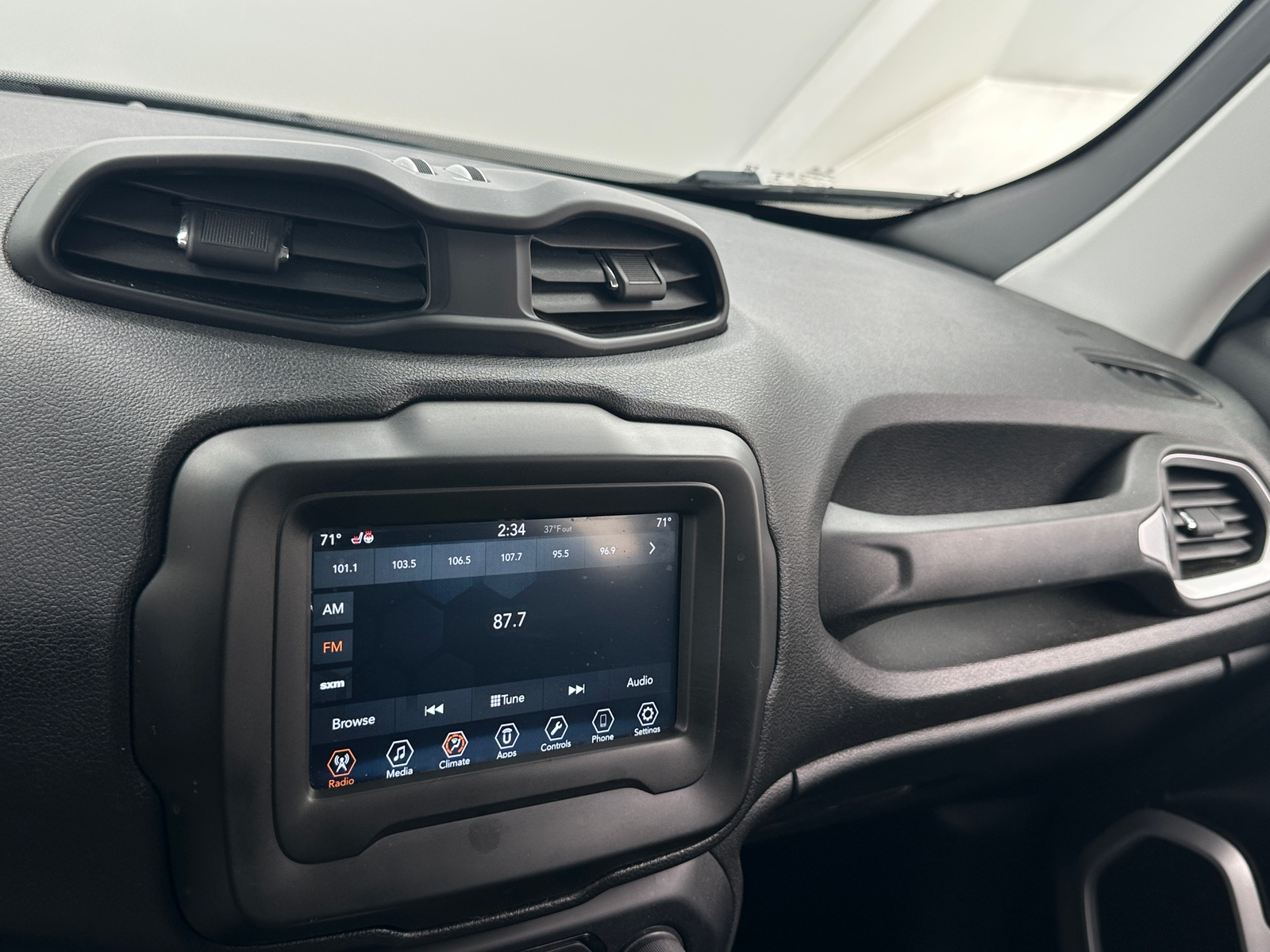 Thumbnail: 2018 Jeep Renegade - 4