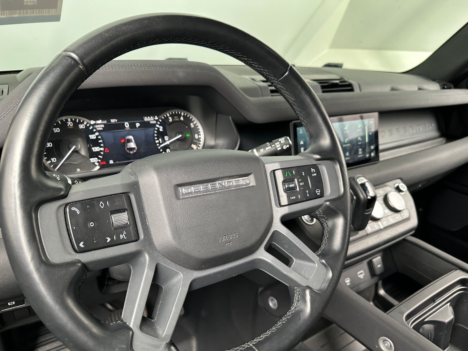 Thumbnail: 2023 Land Rover Defender - 4