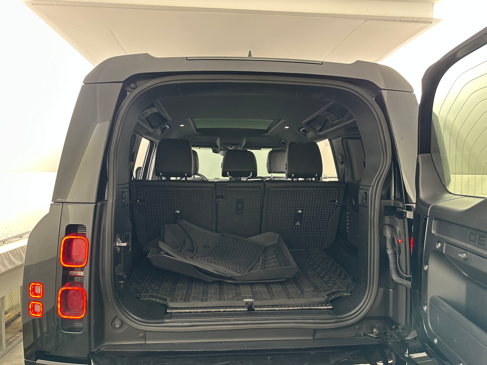 Thumbnail: 2023 Land Rover Defender - 6