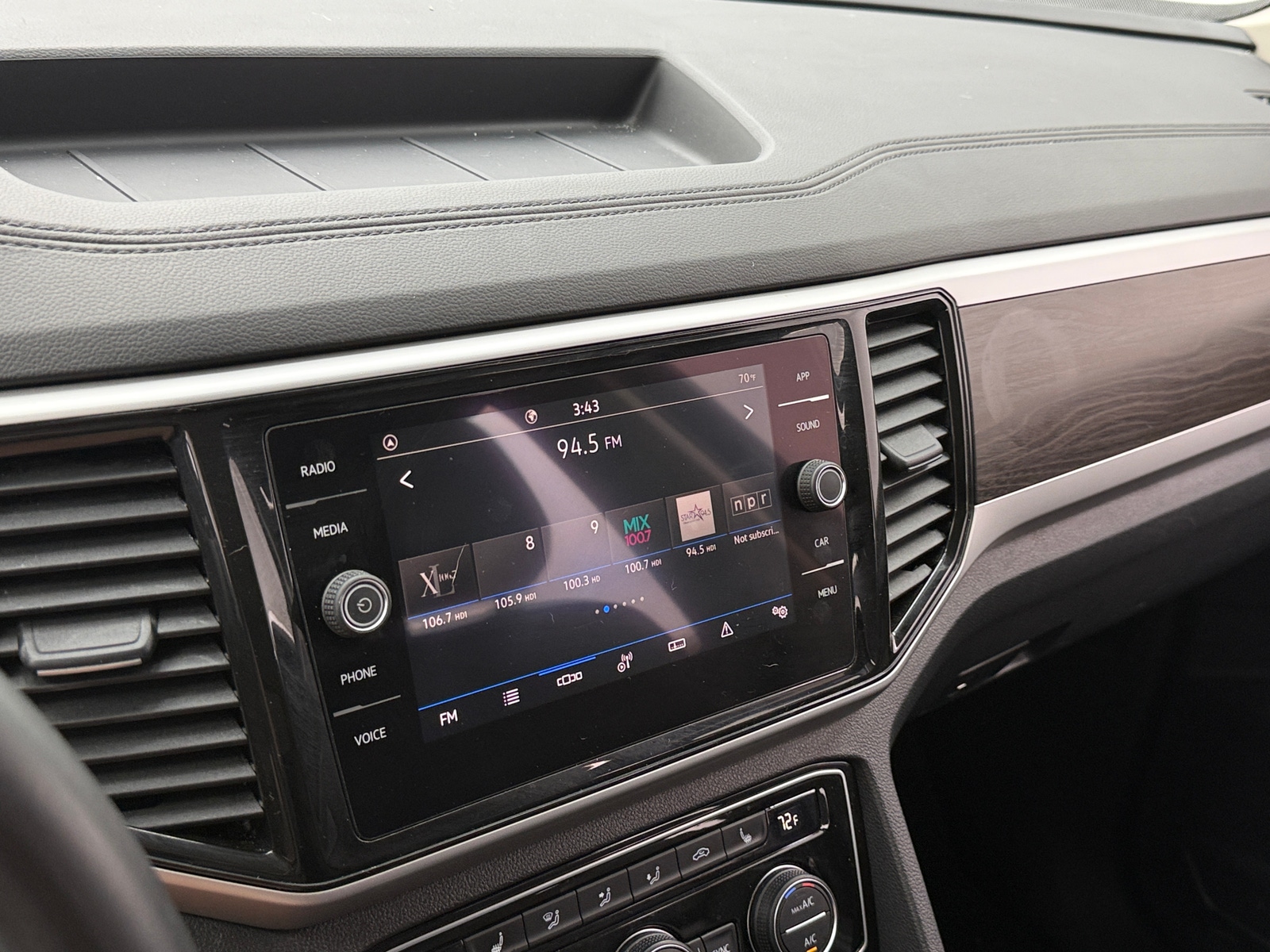 Thumbnail: 2022 Volkswagen Atlas - 3