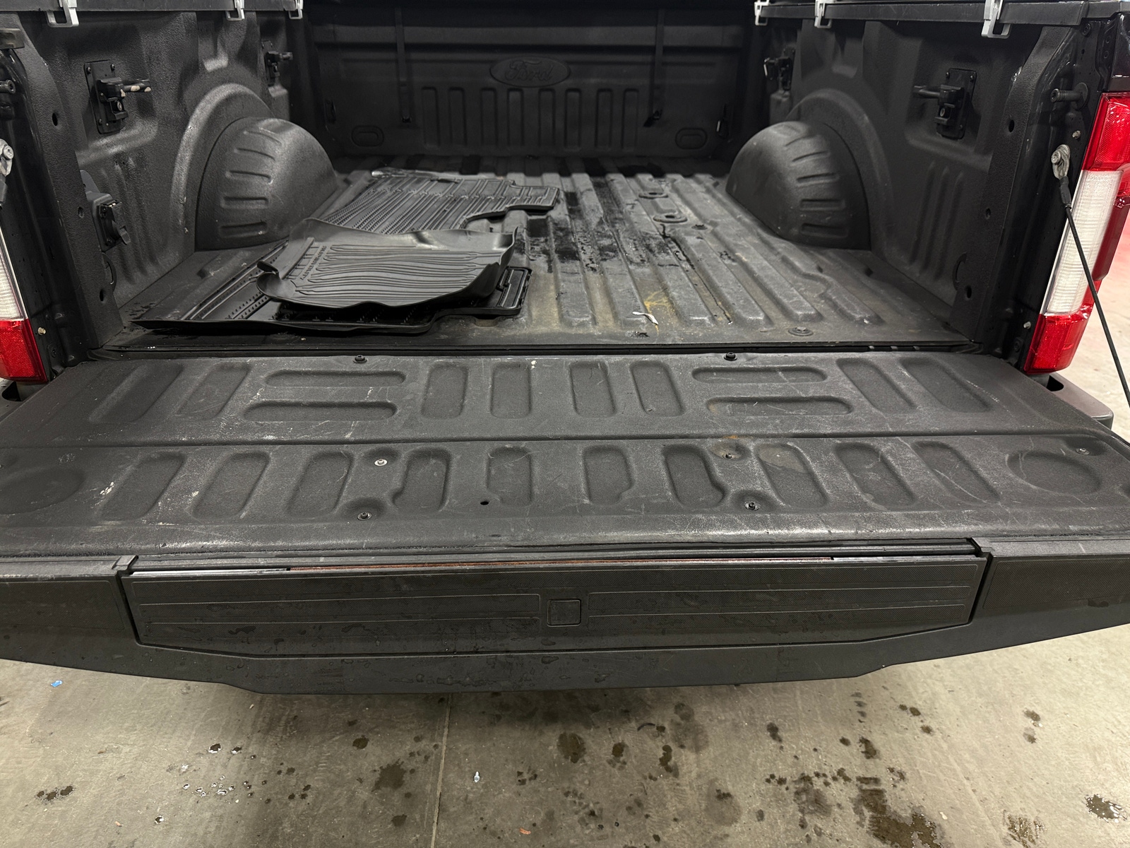 Thumbnail: 2019 Ford Econoline - 6