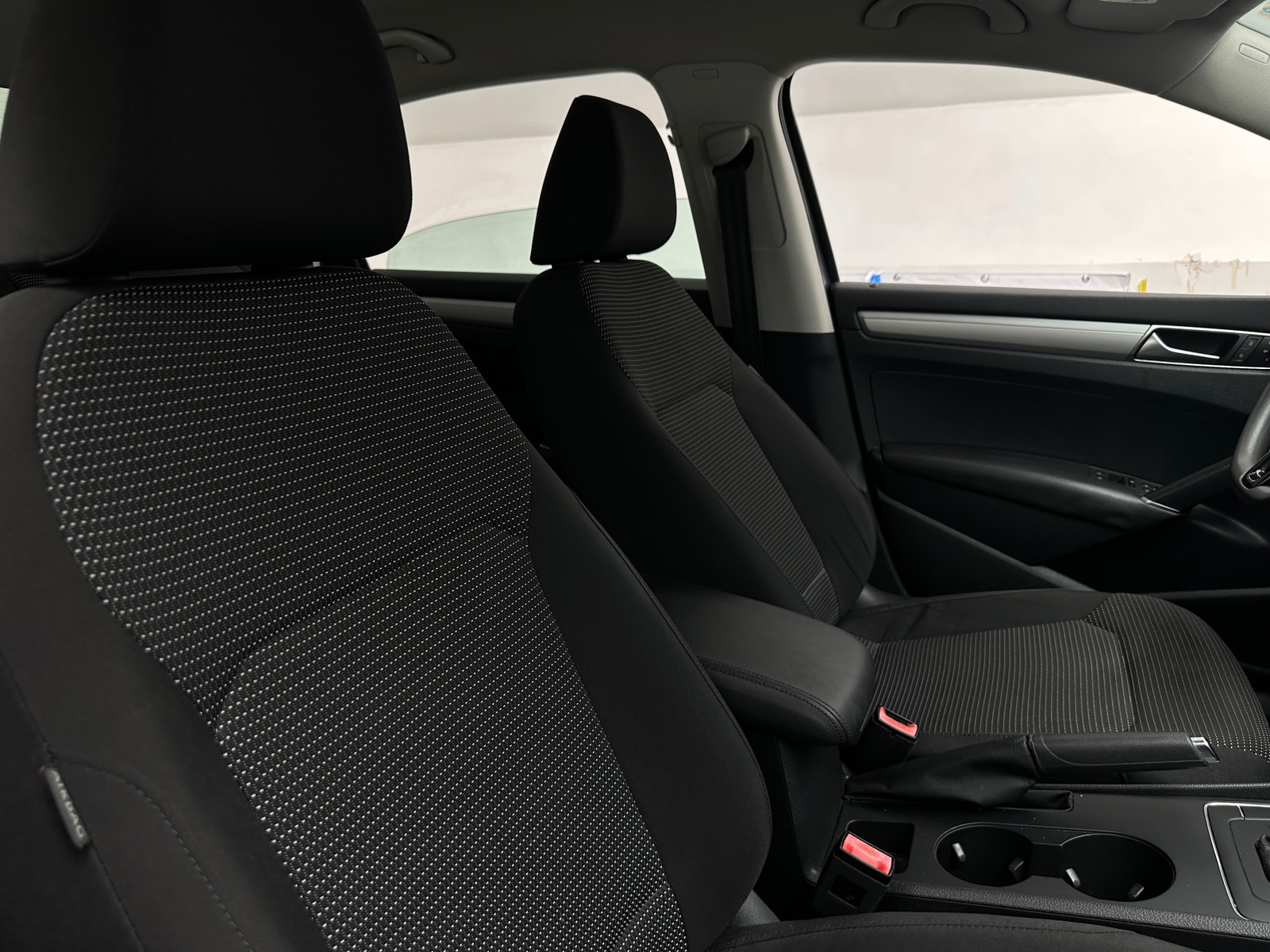 Thumbnail: 2016 Volkswagen Passat - 2