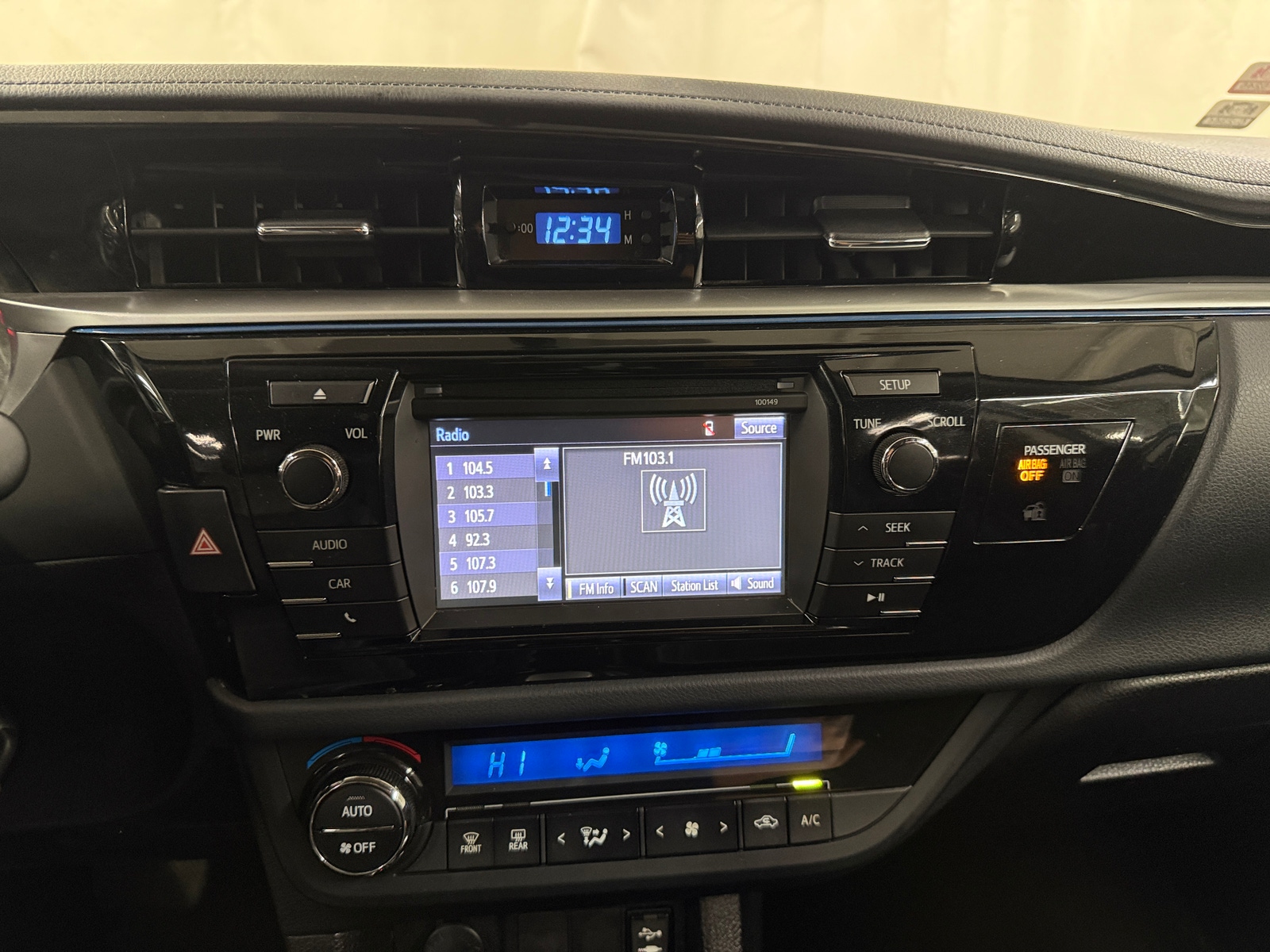 Thumbnail: 2015 Toyota Corolla - 4