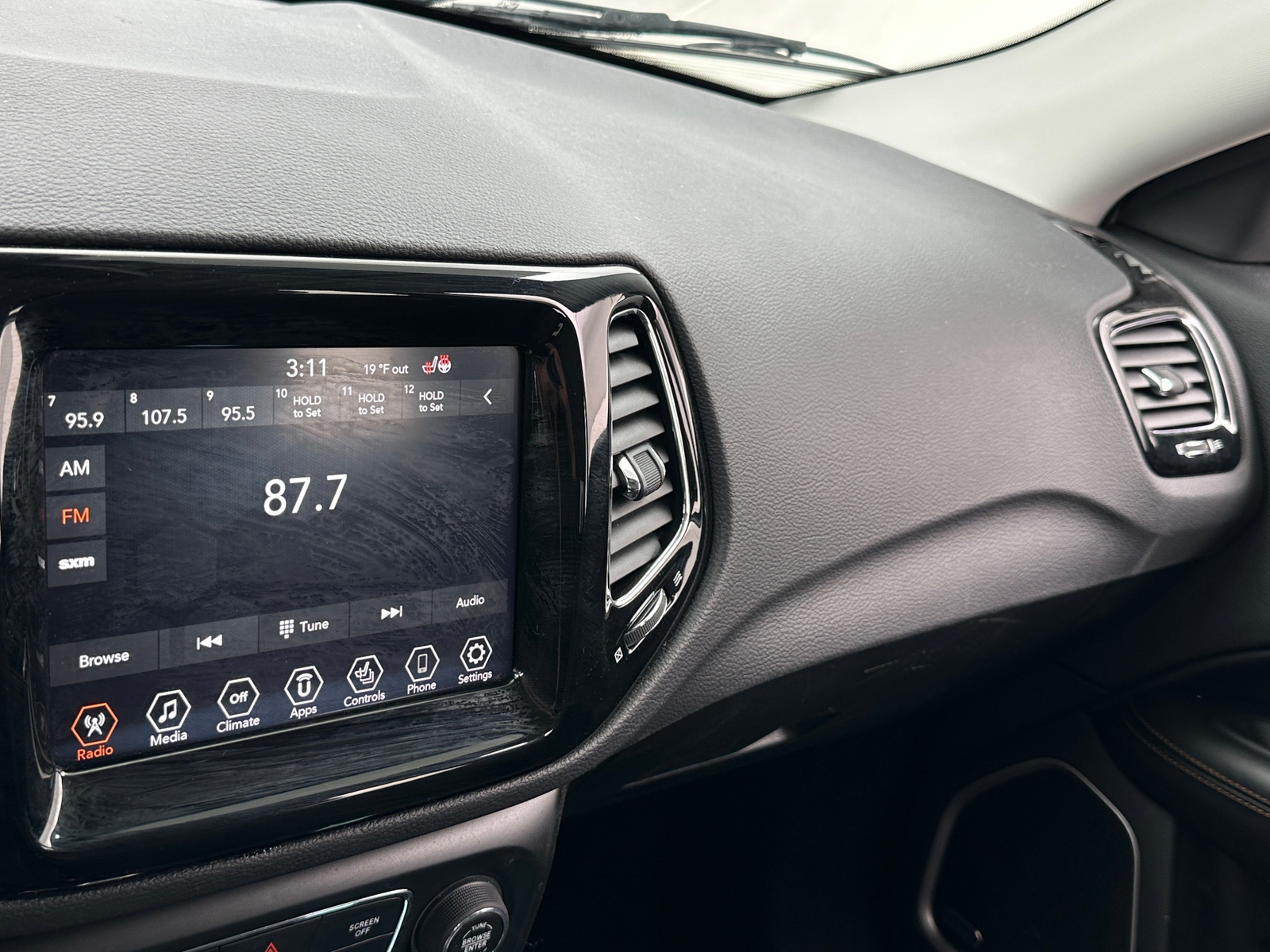 Thumbnail: 2021 Jeep Compass - 3