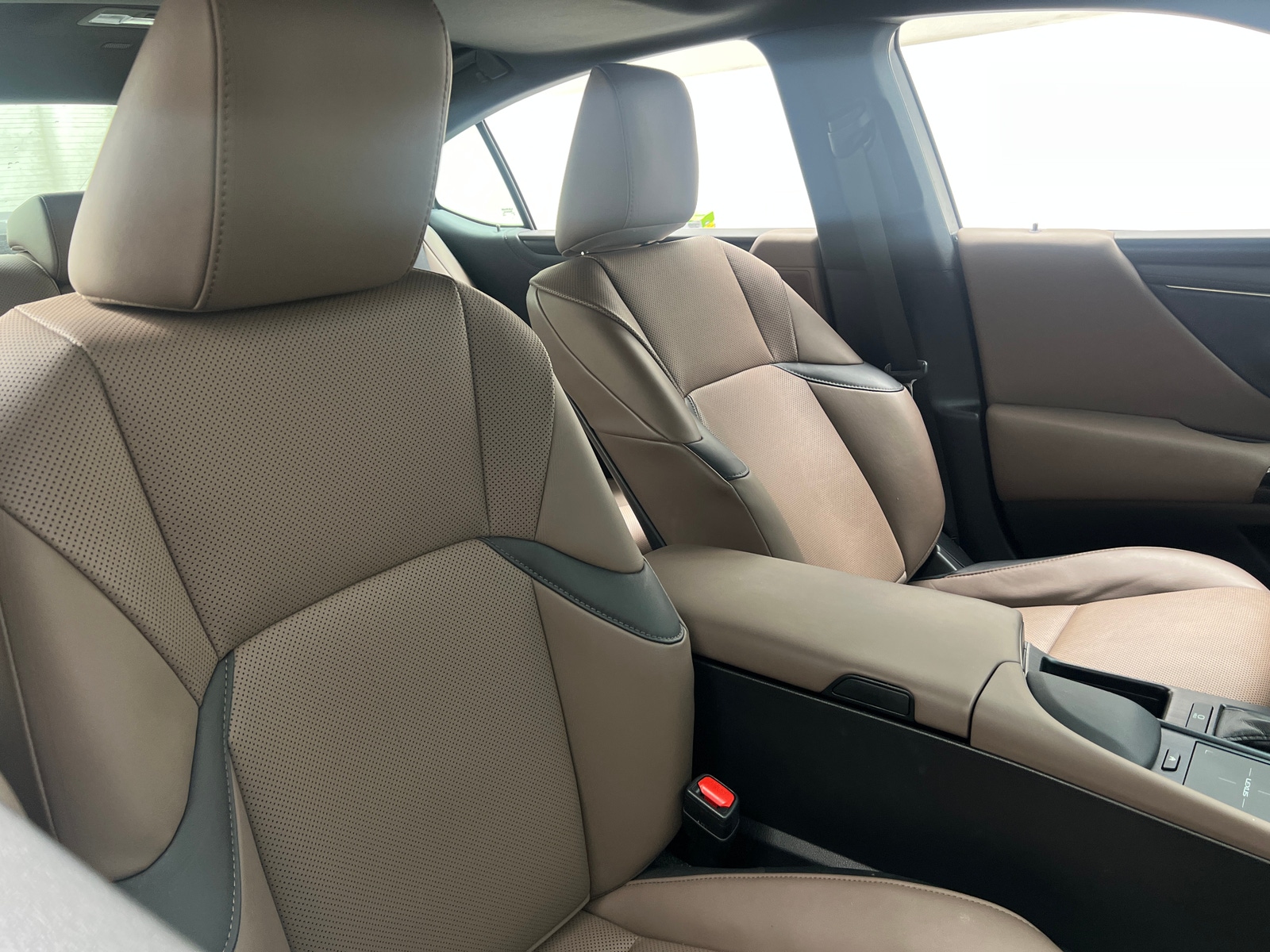 Thumbnail: 2022 Lexus ES - 2