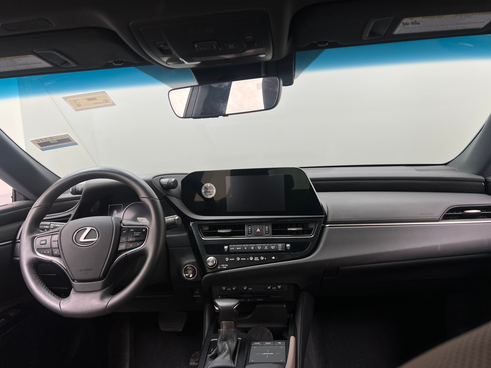 Thumbnail: 2022 Lexus ES - 3