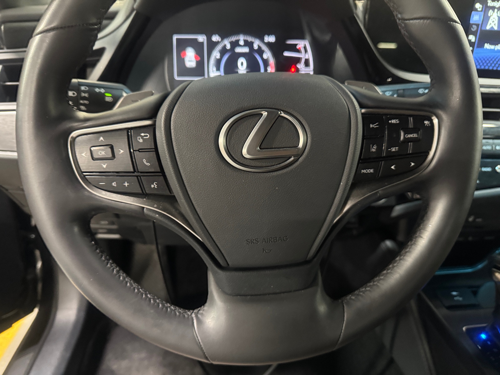 Thumbnail: 2022 Lexus ES - 5