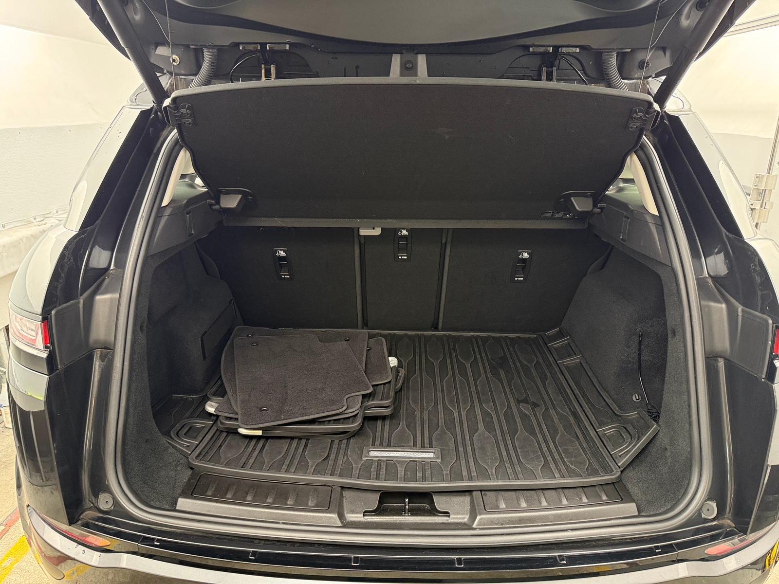 Thumbnail: 2020 Land Rover Range Rover Evoque - 6