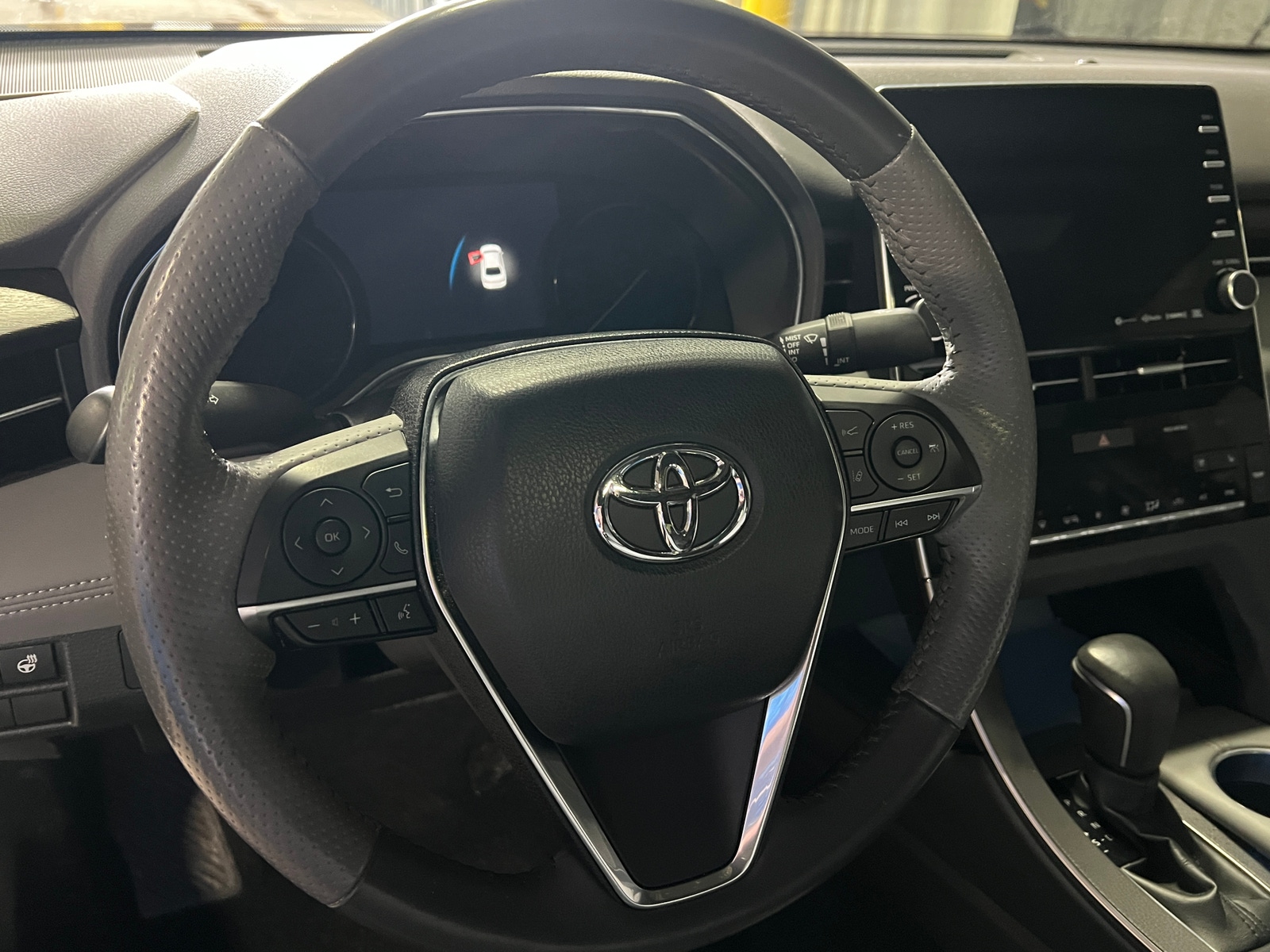 Thumbnail: 2019 Toyota Avalon - 4