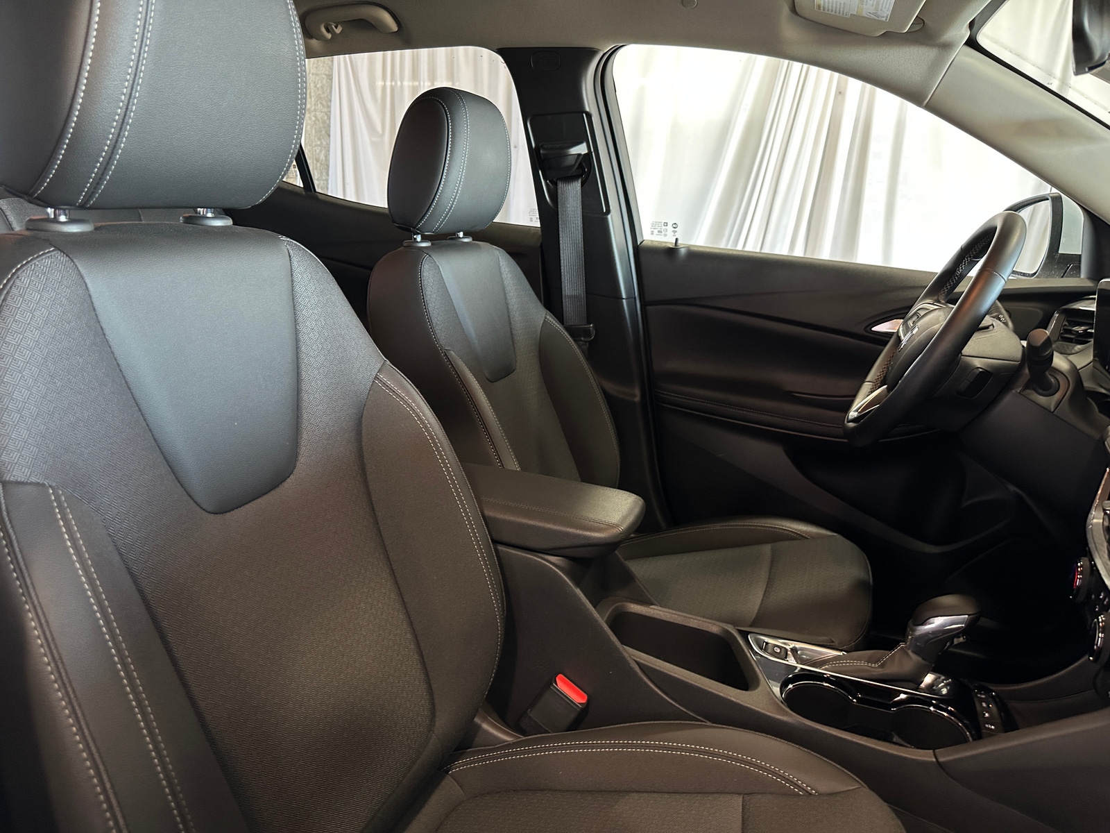 Thumbnail: 2025 Buick Encore GX - 2