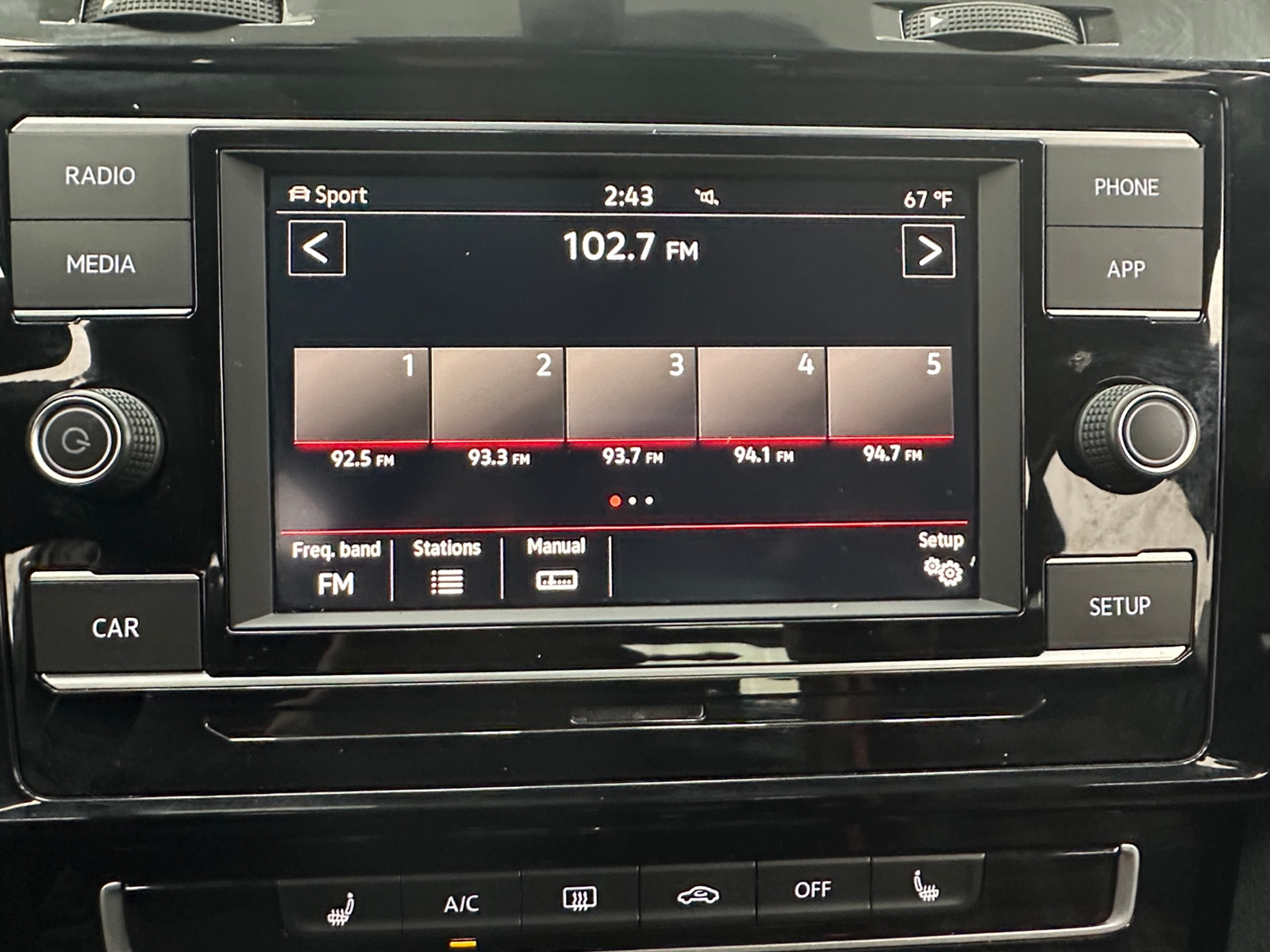 Thumbnail: 2019 Volkswagen Golf - 4