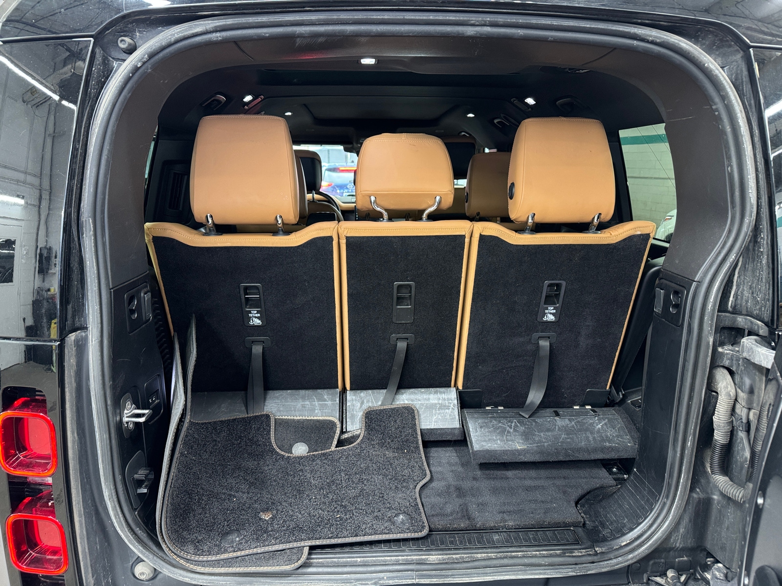 Thumbnail: 2023 Land Rover Defender - 6