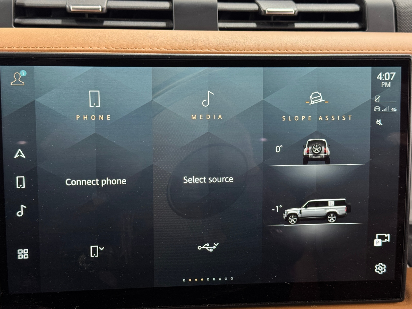 Thumbnail: 2023 Land Rover Defender - 3