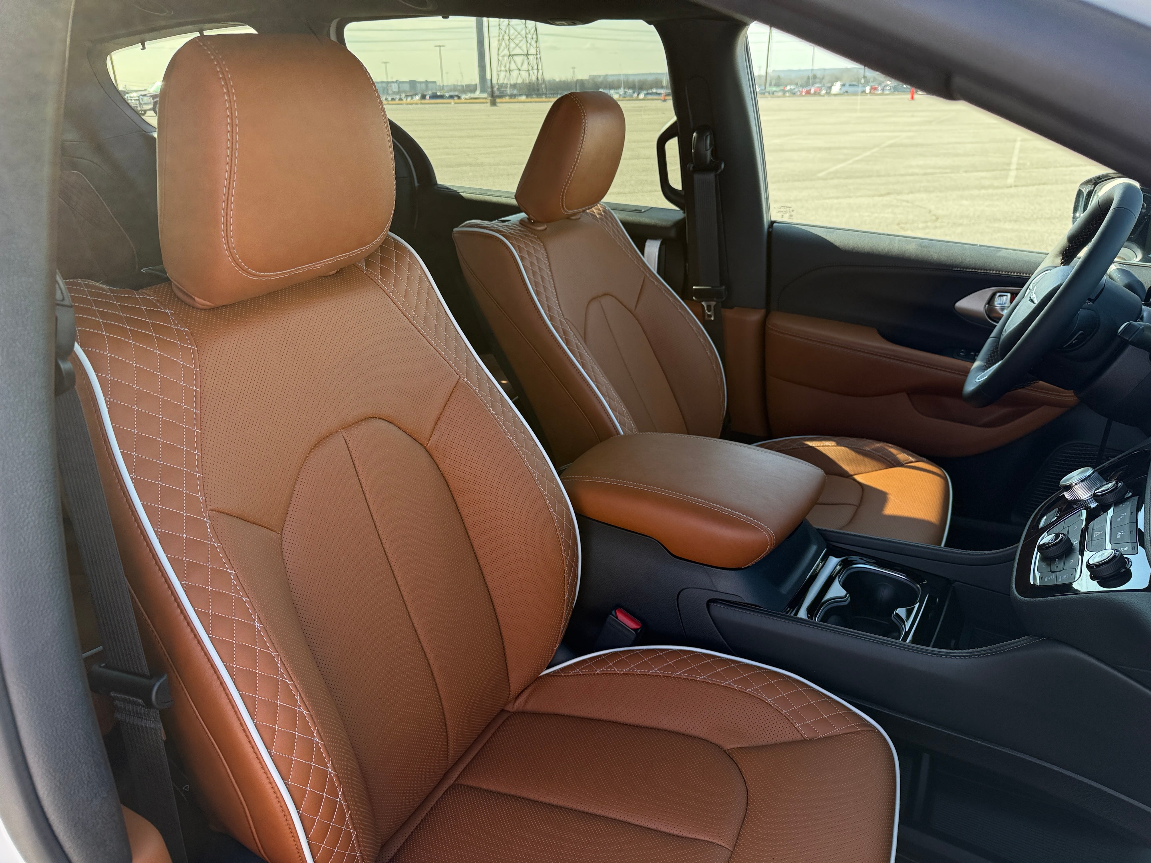 2026 Chrysler Pacifica Pinnacle's photo