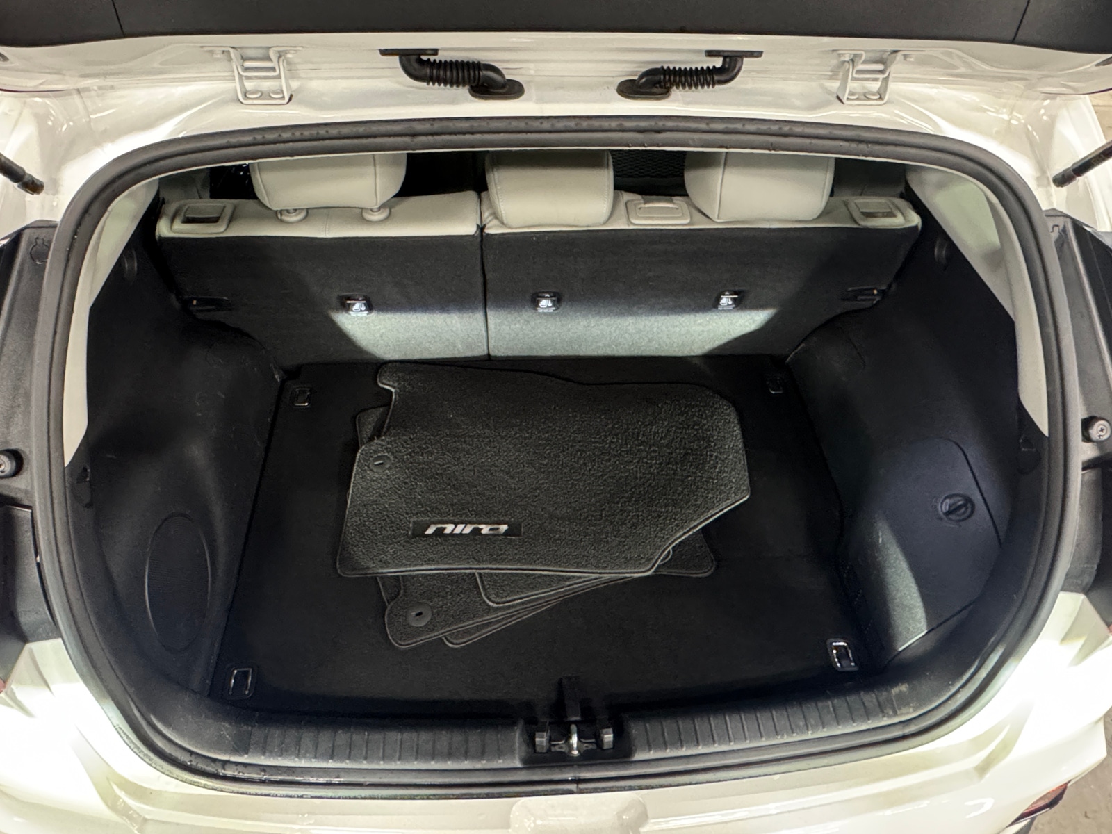 Thumbnail: 2020 Kia Niro - 6